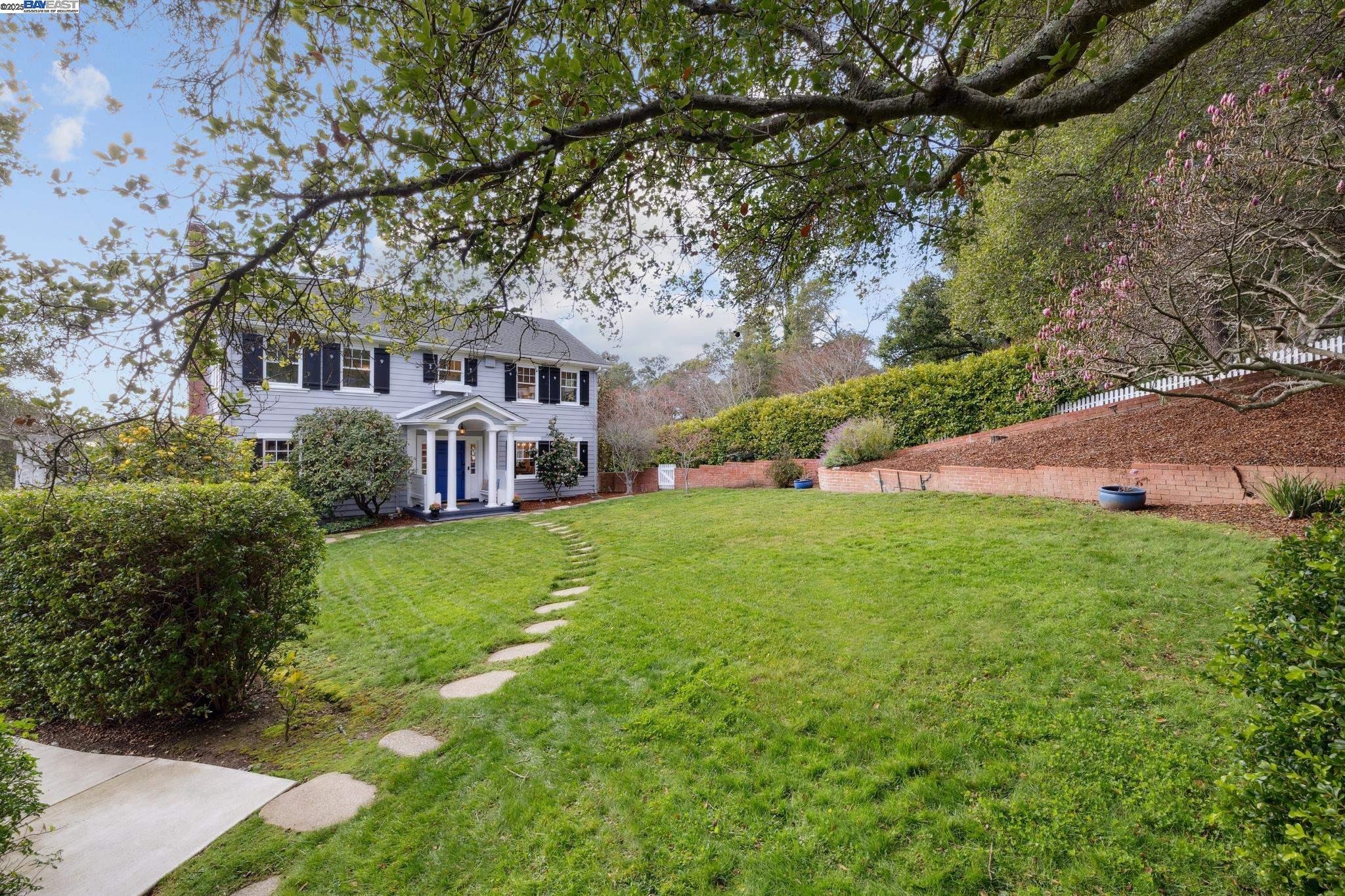 3085 MONTEREY BOULEVARD, Oakland, California 94602, 5 Bedrooms Bedrooms, 11 Rooms Rooms,4 BathroomsBathrooms,Residential,For Sale,3085 MONTEREY BOULEVARD,41086530