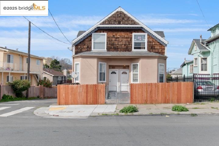 2033 22nd Ave, Oakland, California 94606, 3 Bedrooms Bedrooms, 6 Rooms Rooms,1 BathroomBathrooms,Residential Lease,For Rent,2033 22nd Ave,41086534