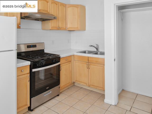 2033 22nd Ave, Oakland, California 94606, 3 Bedrooms Bedrooms, 6 Rooms Rooms,1 BathroomBathrooms,Residential Lease,For Rent,2033 22nd Ave,41086534