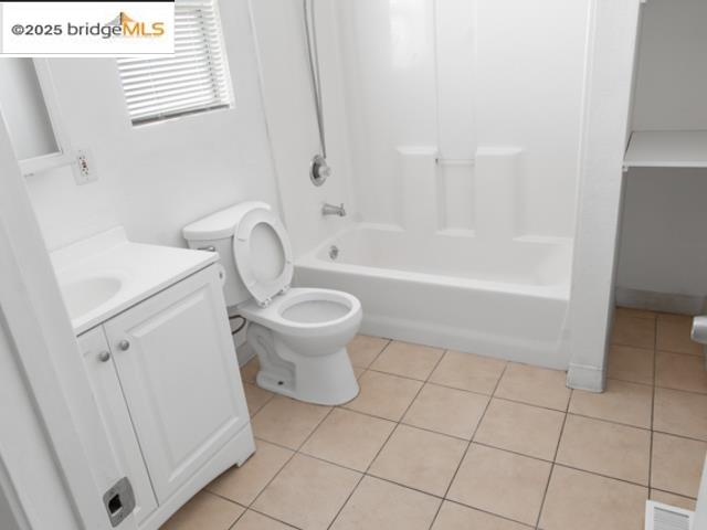 2033 22nd Ave, Oakland, California 94606, 3 Bedrooms Bedrooms, 6 Rooms Rooms,1 BathroomBathrooms,Residential Lease,For Rent,2033 22nd Ave,41086534