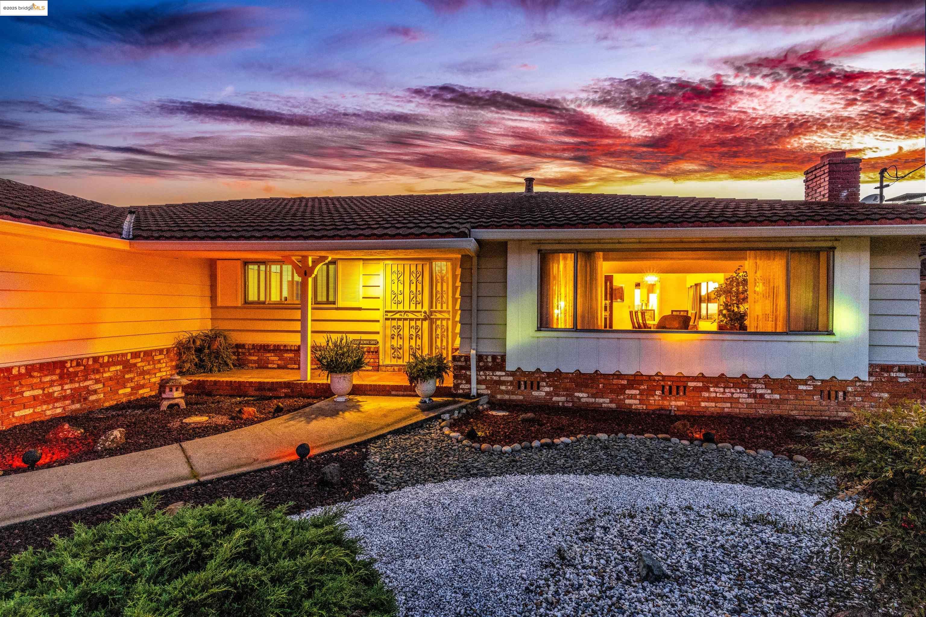 Detail Gallery Image 1 of 1 For 1711 Vistagrand Dr, San Leandro,  CA 94577 - 3 Beds | 2 Baths