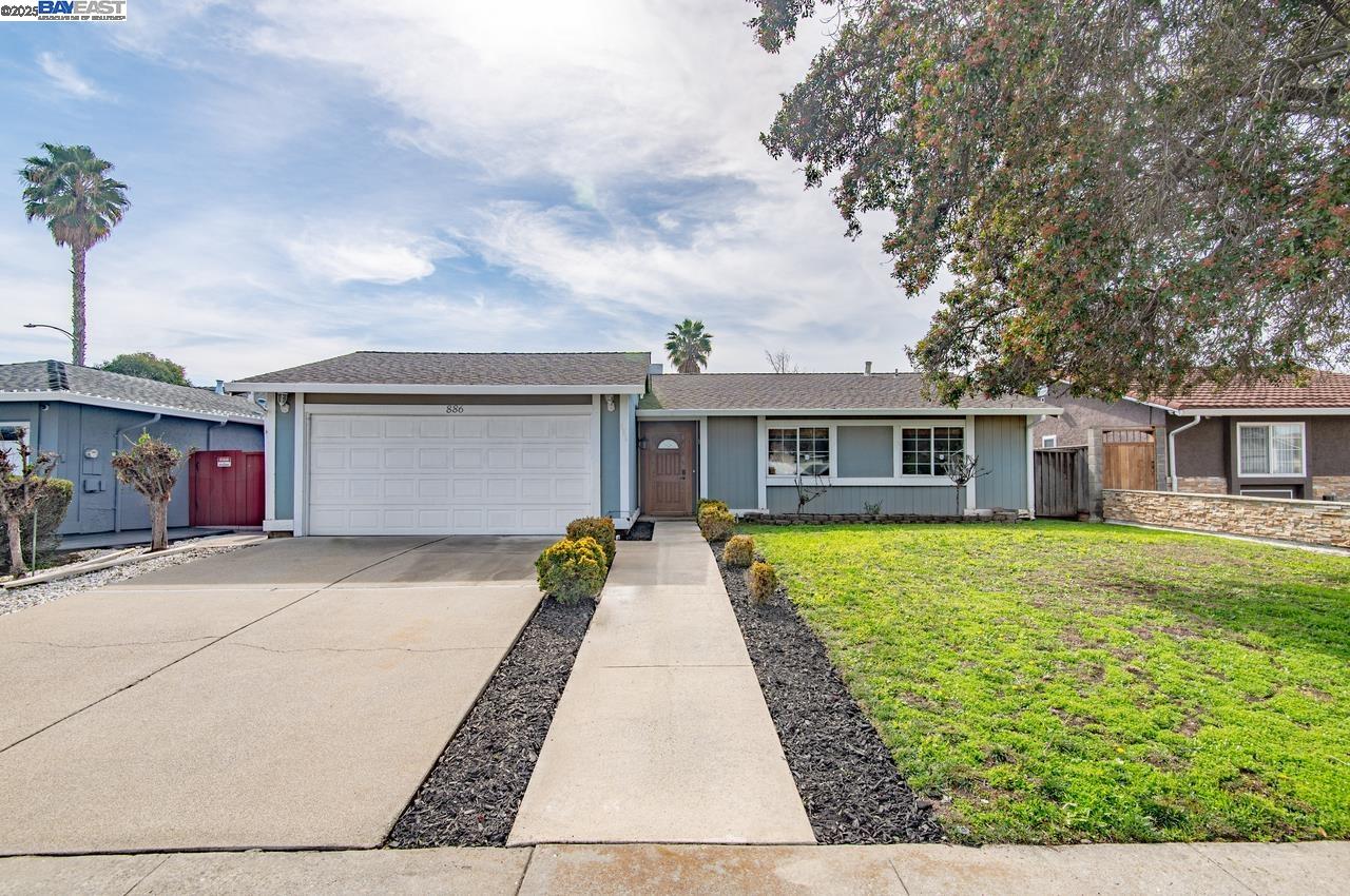 Detail Gallery Image 1 of 1 For 886 Summerbrook Ln, San Jose,  CA 95123 - 4 Beds | 2 Baths
