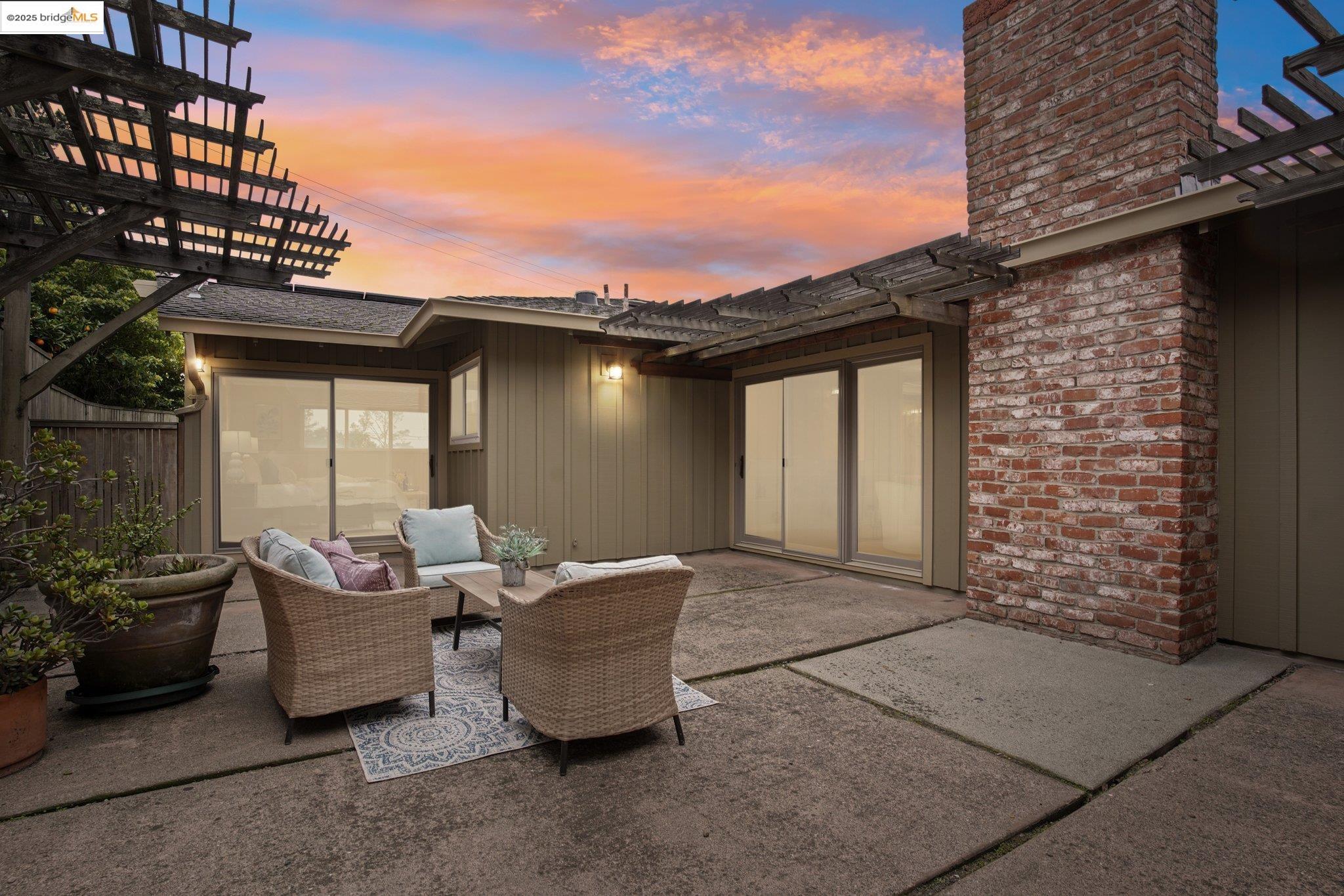 Detail Gallery Image 1 of 1 For 2698 Mountain Gate Way, Oakland,  CA 94611 - 5 Beds | 3/1 Baths