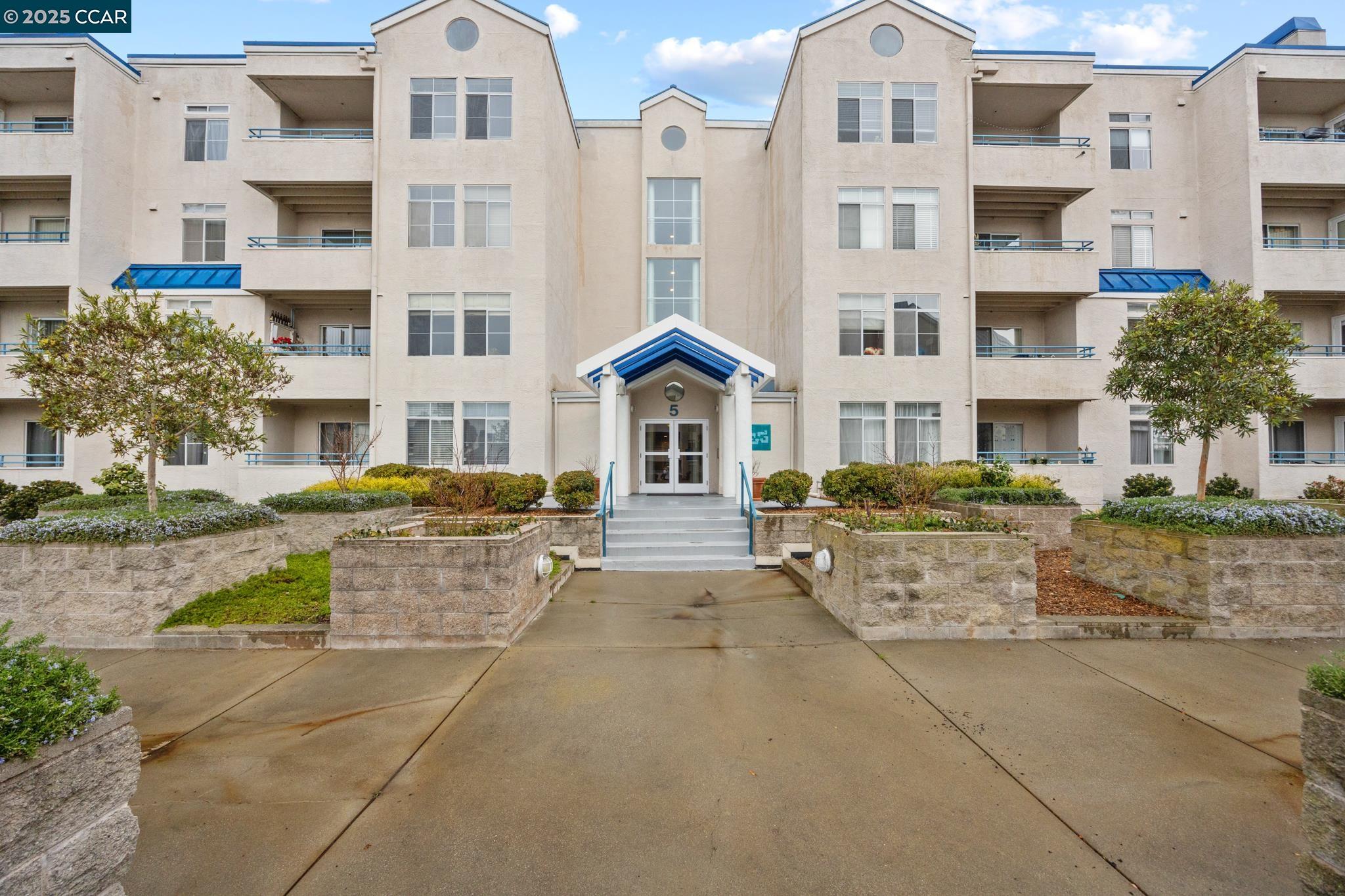 Detail Gallery Image 3 of 54 For 535 Pierce St #5109,  Albany,  CA 94706 - 2 Beds | 2 Baths