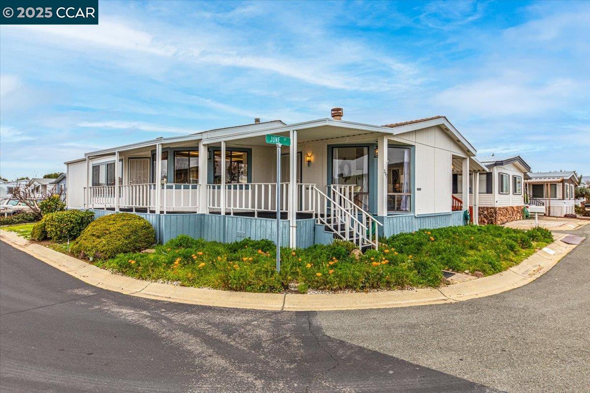 Detail Gallery Image 1 of 1 For 4141 Deep Creek Road #202,  Fremont,  CA 94555 - 2 Beds | 2 Baths