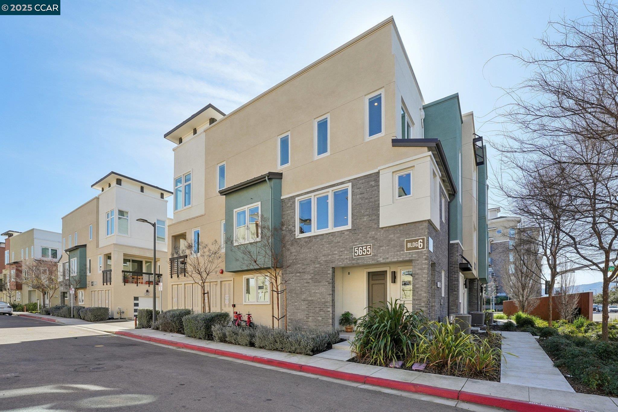 MLS: 41086599 Condo For Sale