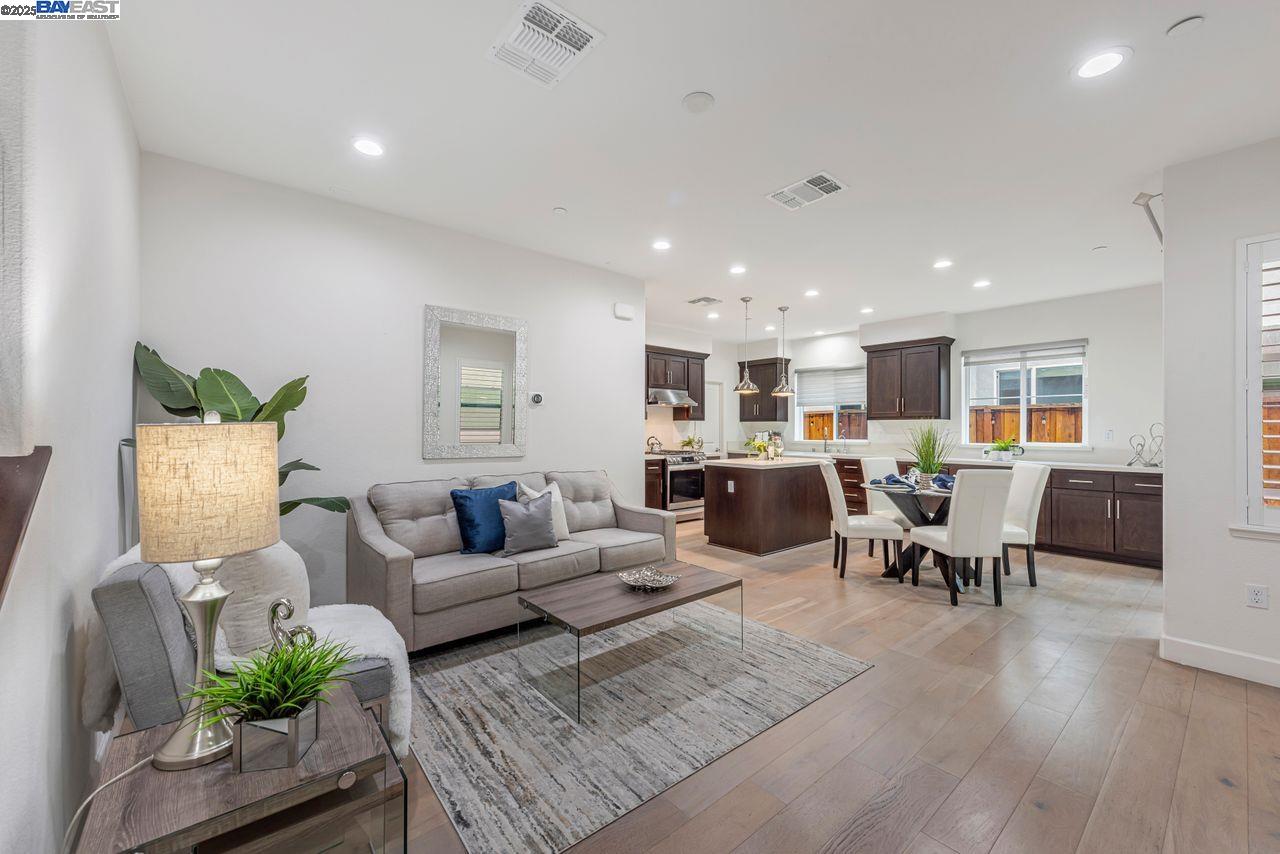 Detail Gallery Image 1 of 1 For 8559 Dunes Way, Newark,  CA 94560 - 4 Beds | 2/1 Baths
