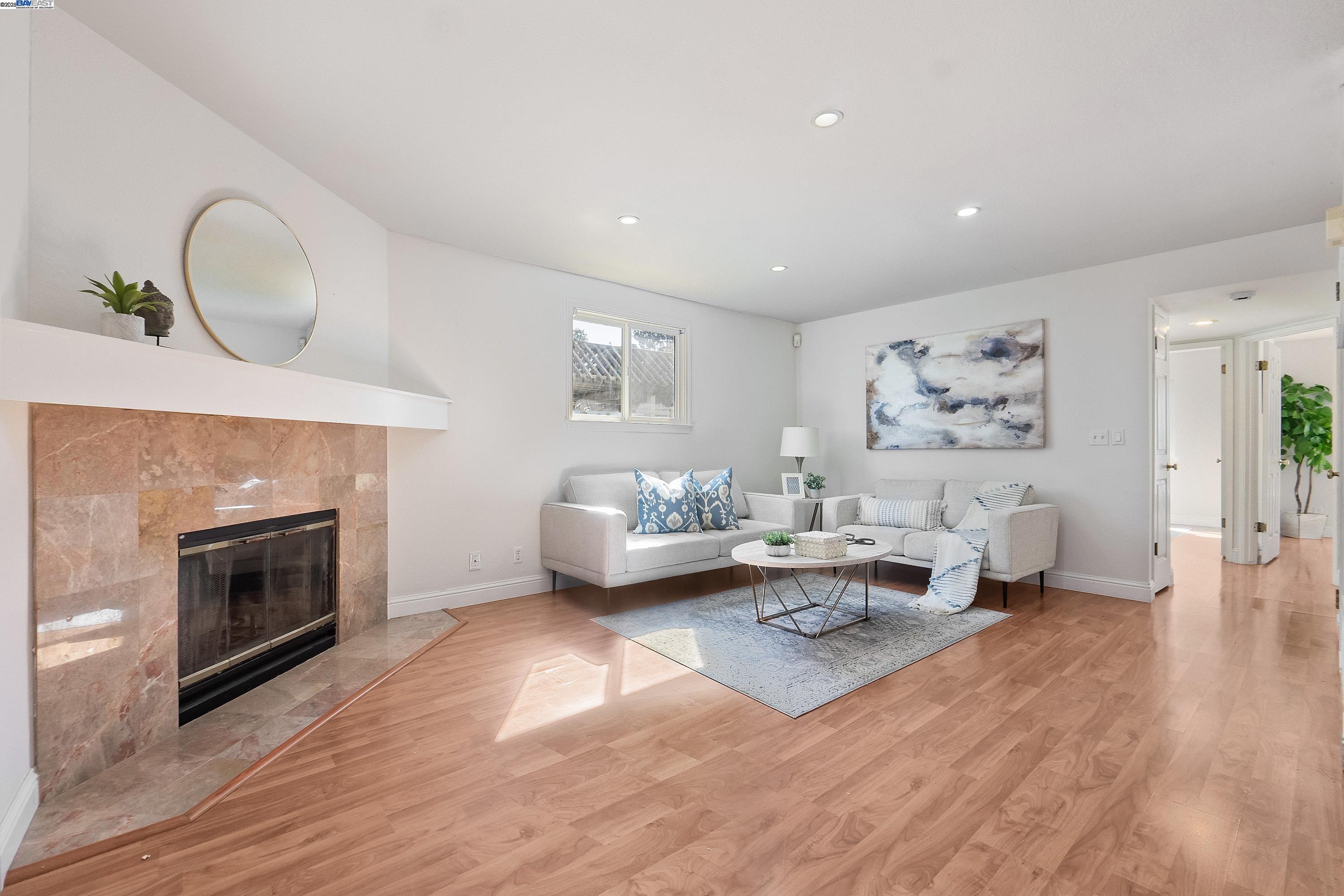 More Details about MLS # 41086624 : 4644 DEVONSHIRE CMN