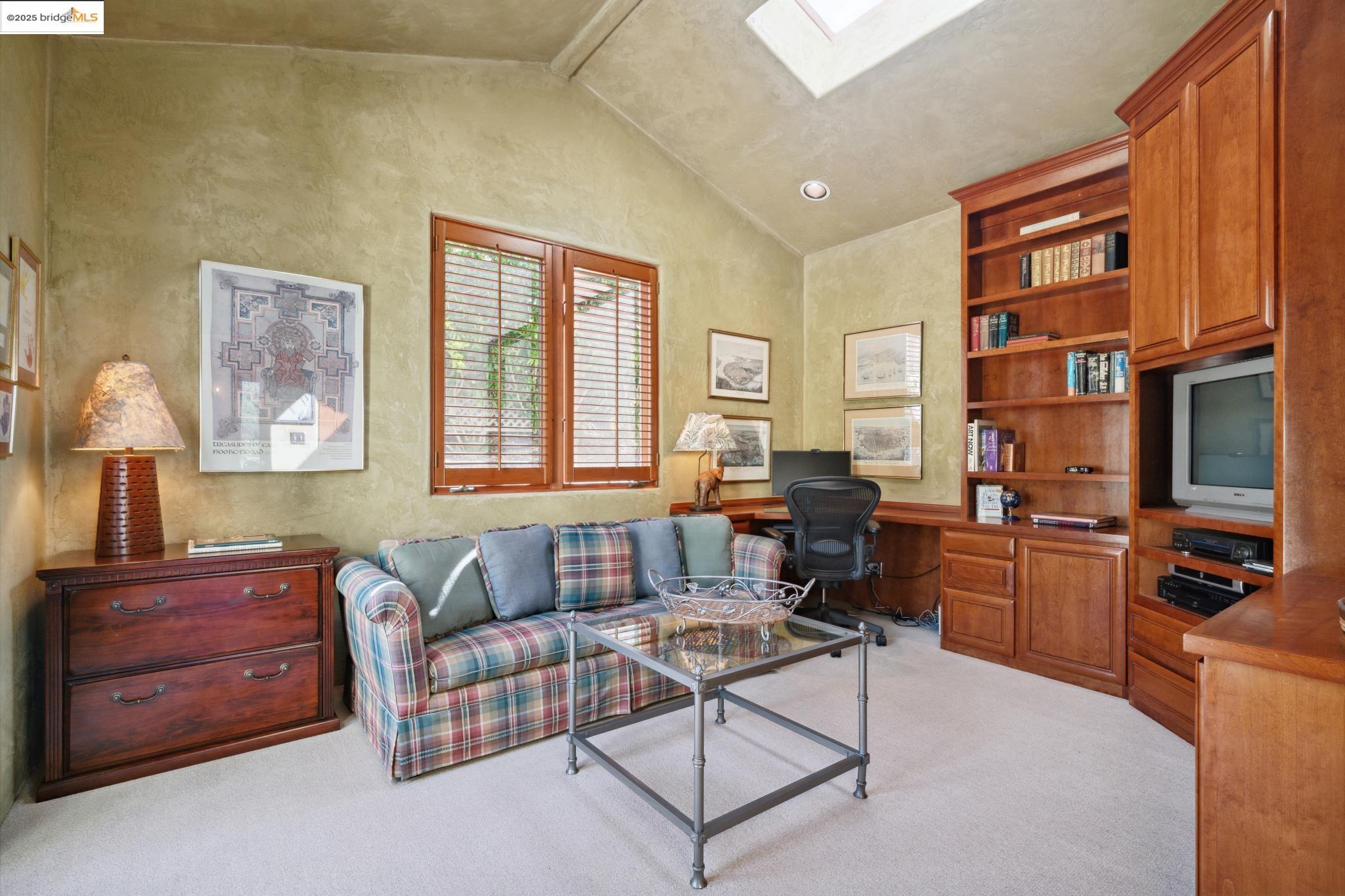 Detail Gallery Image 13 of 42 For 29 Live Oak Rd, Berkeley,  CA 94705 - 4 Beds | 2/1 Baths