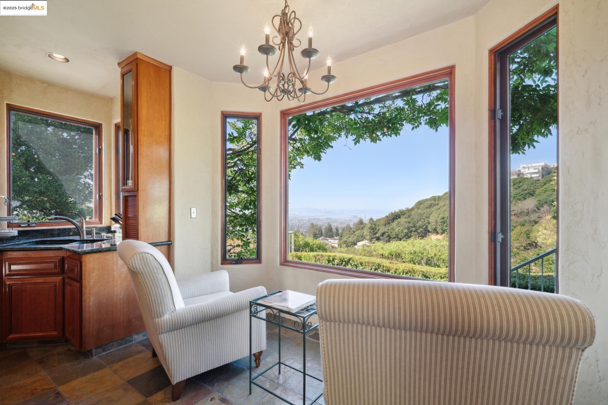 Detail Gallery Image 17 of 42 For 29 Live Oak Rd, Berkeley,  CA 94705 - 4 Beds | 2/1 Baths