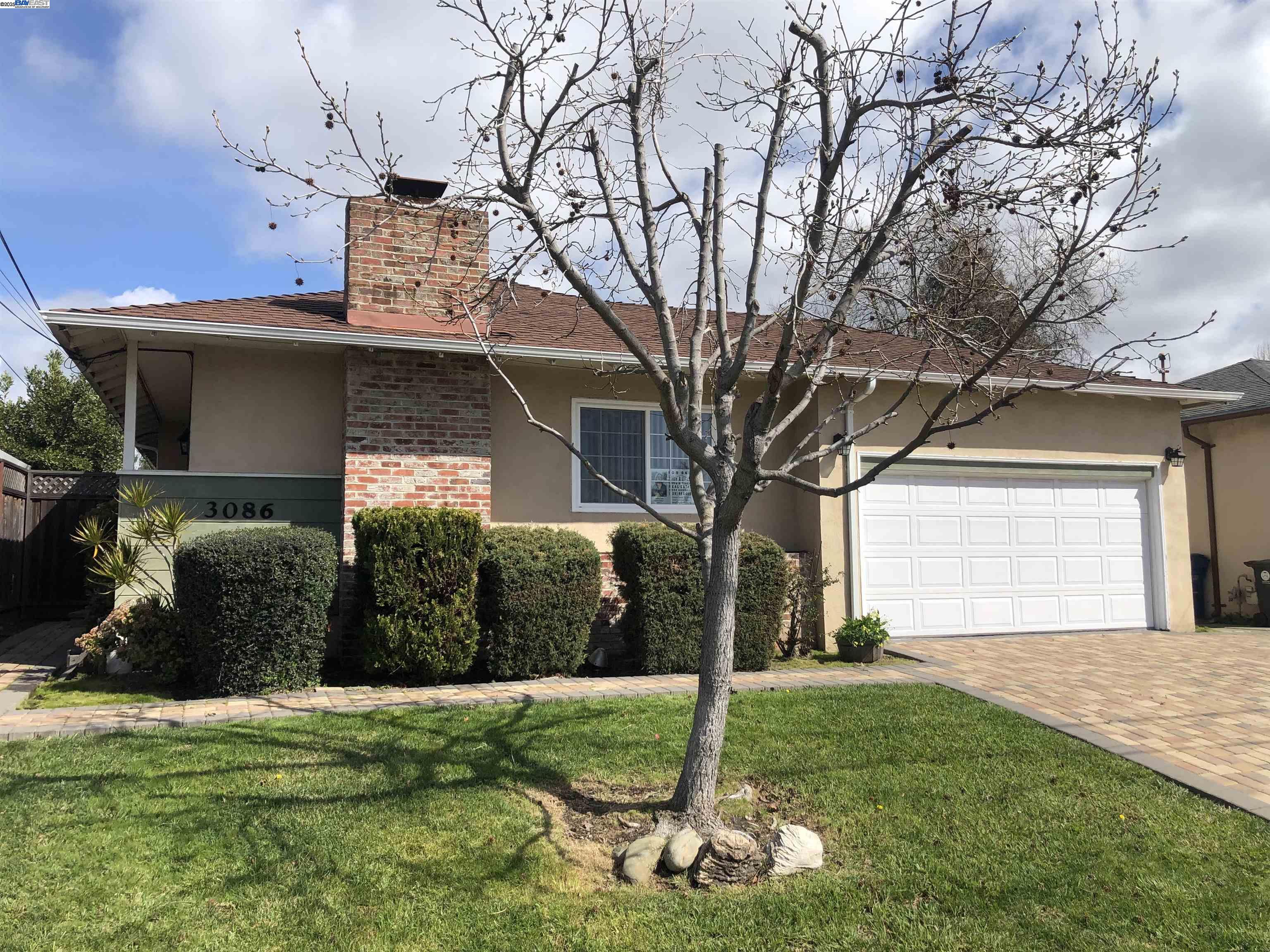 Detail Gallery Image 1 of 24 For 3086 Greenview Dr, Castro Valley,  CA 94546 - 3 Beds | 2 Baths