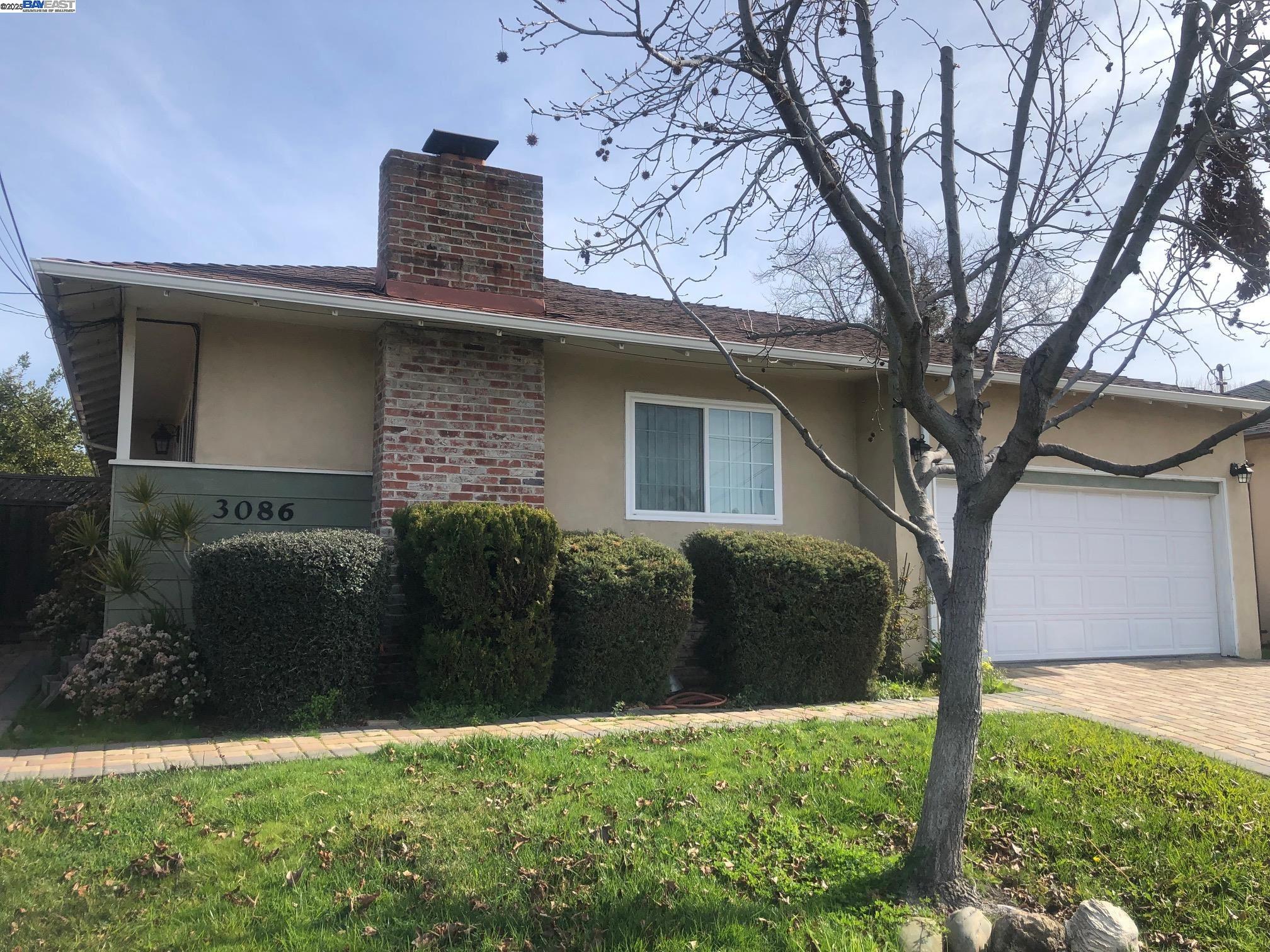 Detail Gallery Image 2 of 24 For 3086 Greenview Dr, Castro Valley,  CA 94546 - 3 Beds | 2 Baths