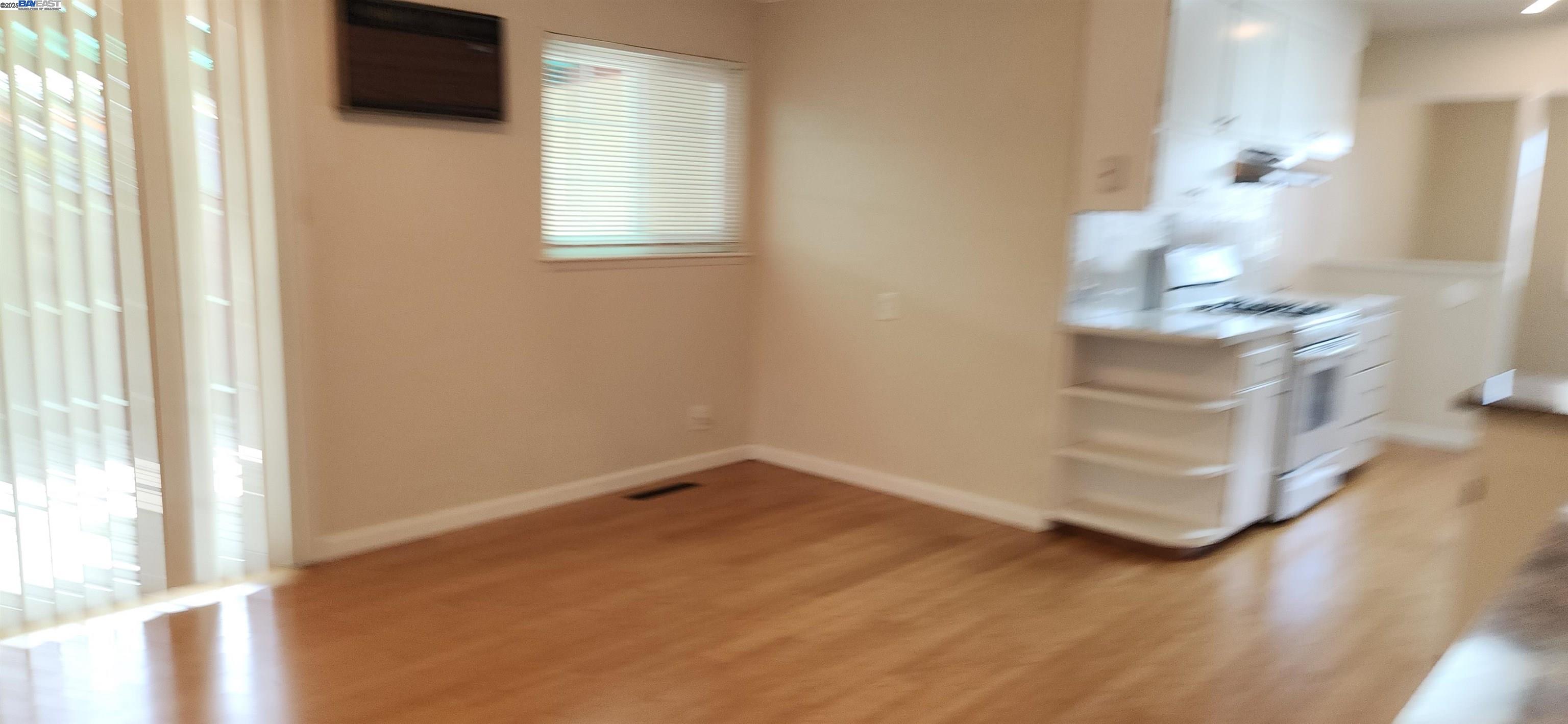 Detail Gallery Image 12 of 24 For 3086 Greenview Dr, Castro Valley,  CA 94546 - 3 Beds | 2 Baths