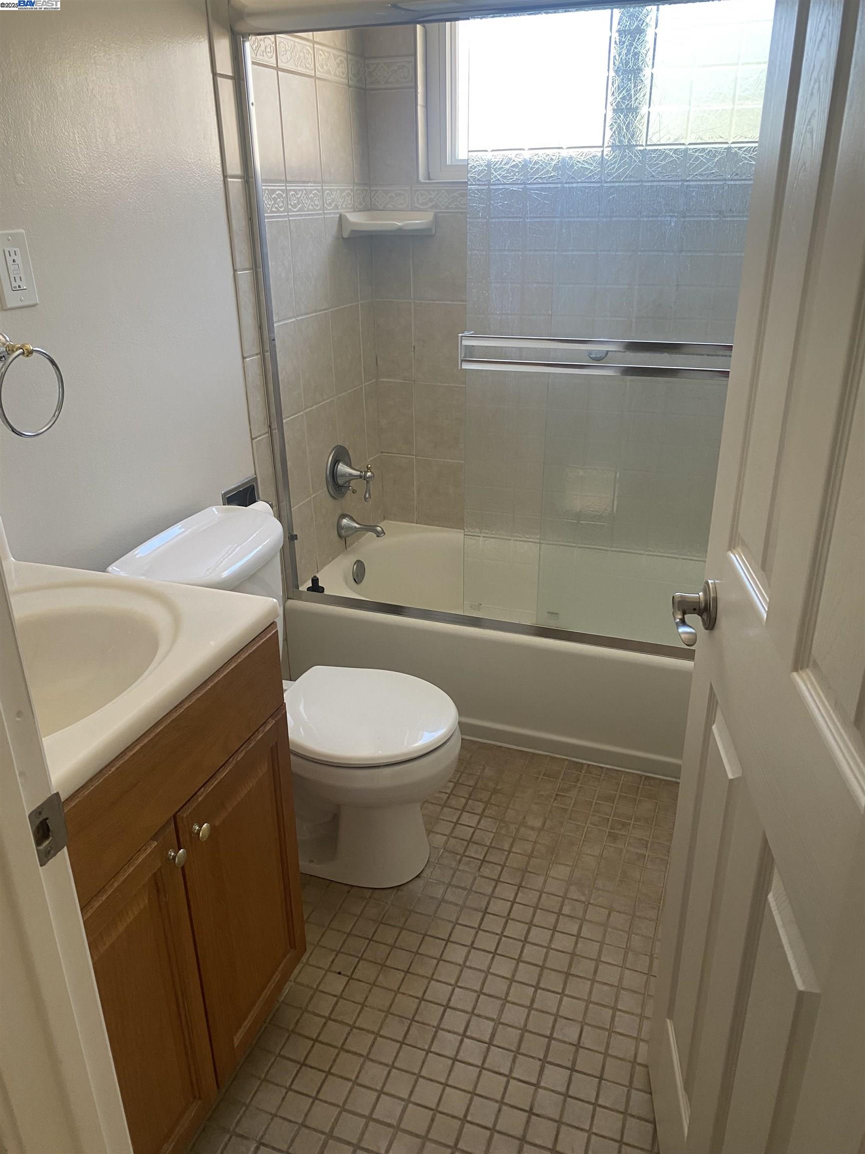 Detail Gallery Image 14 of 24 For 3086 Greenview Dr, Castro Valley,  CA 94546 - 3 Beds | 2 Baths