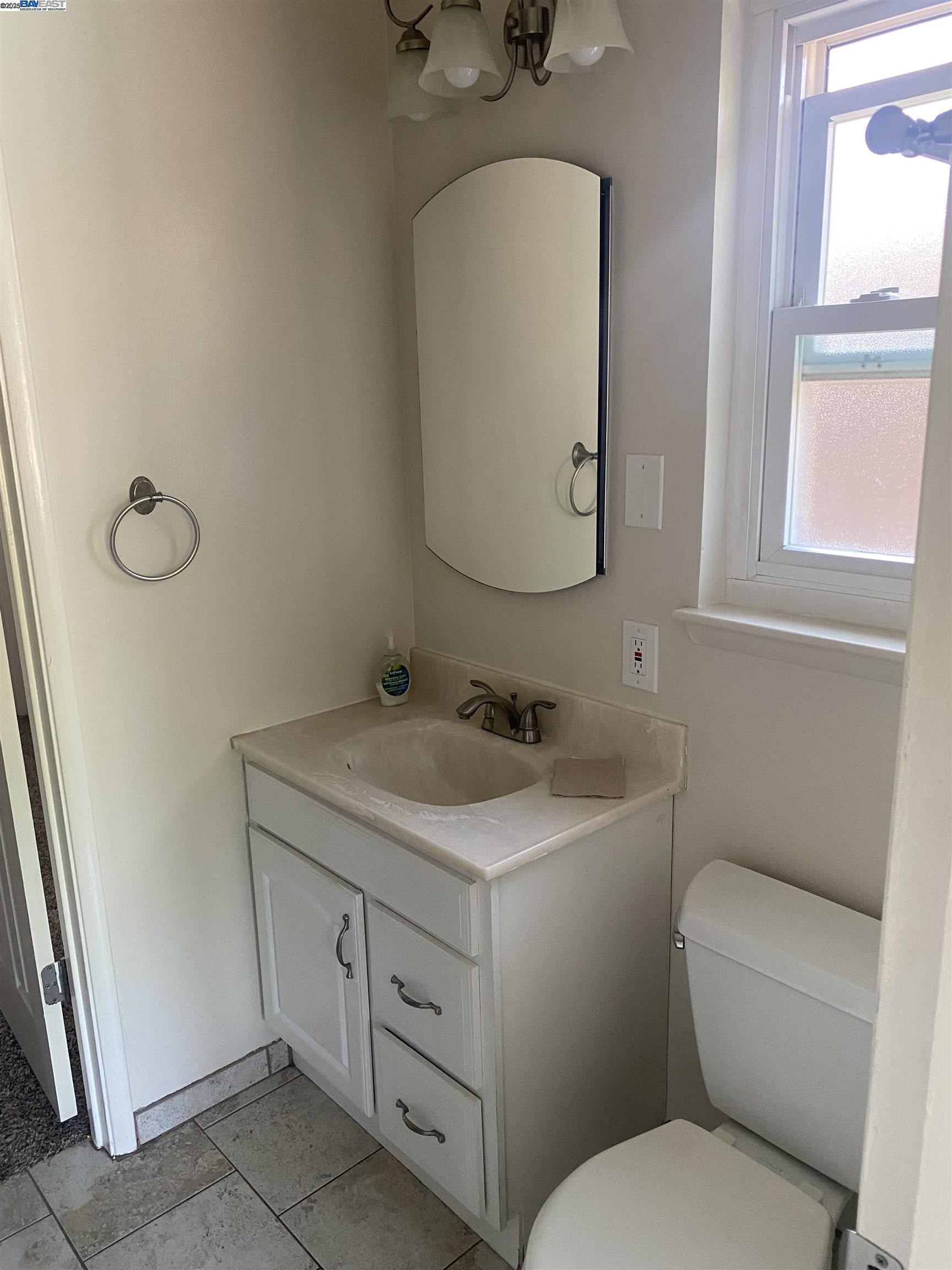 Detail Gallery Image 17 of 24 For 3086 Greenview Dr, Castro Valley,  CA 94546 - 3 Beds | 2 Baths