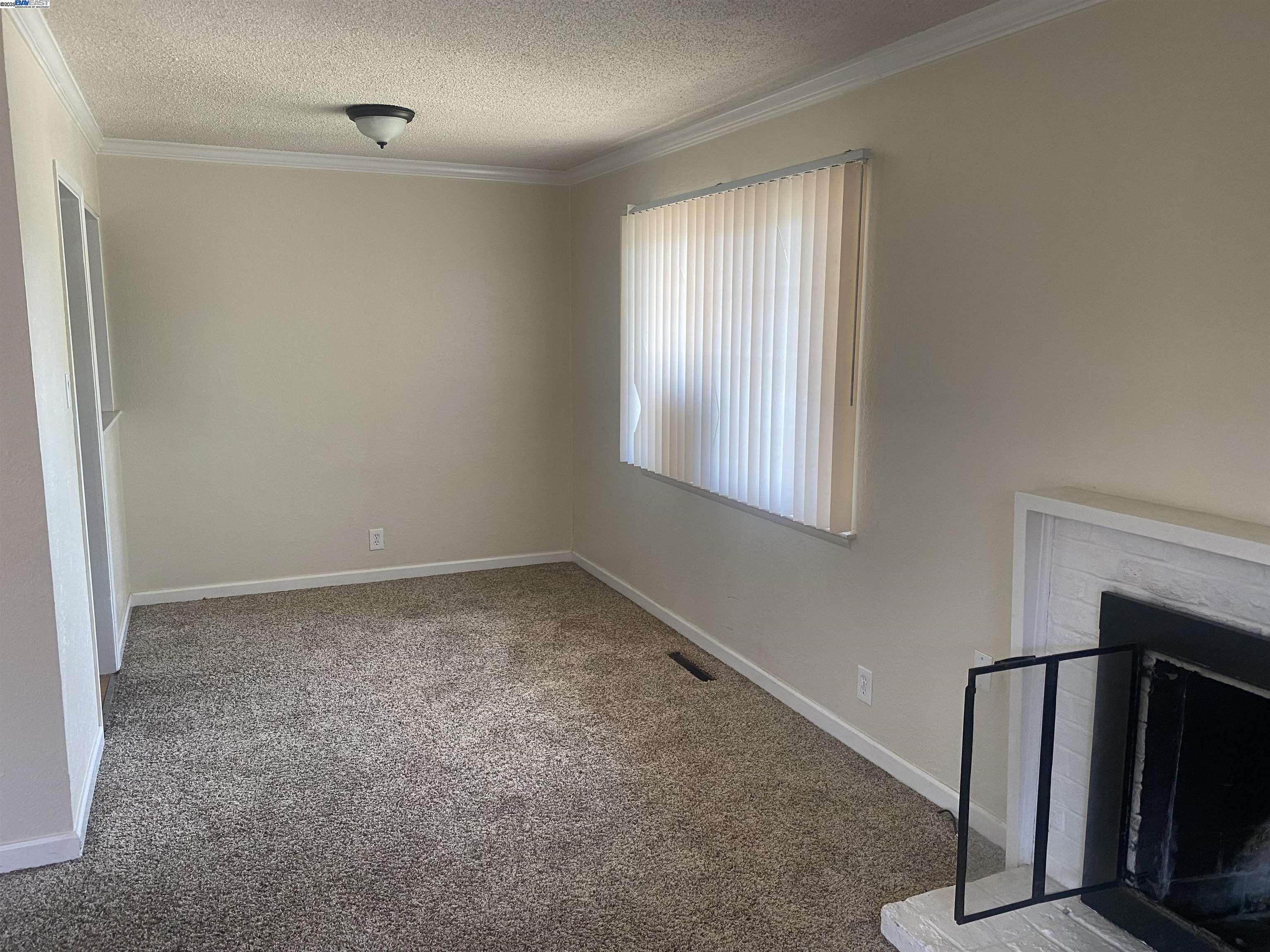 Detail Gallery Image 6 of 24 For 3086 Greenview Dr, Castro Valley,  CA 94546 - 3 Beds | 2 Baths