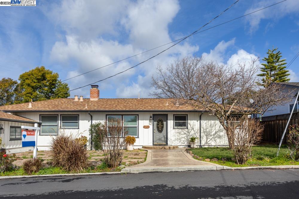 Detail Gallery Image 1 of 1 For 4026 Marshall Ln, Castro Valley,  CA 94546 - 4 Beds | 2 Baths