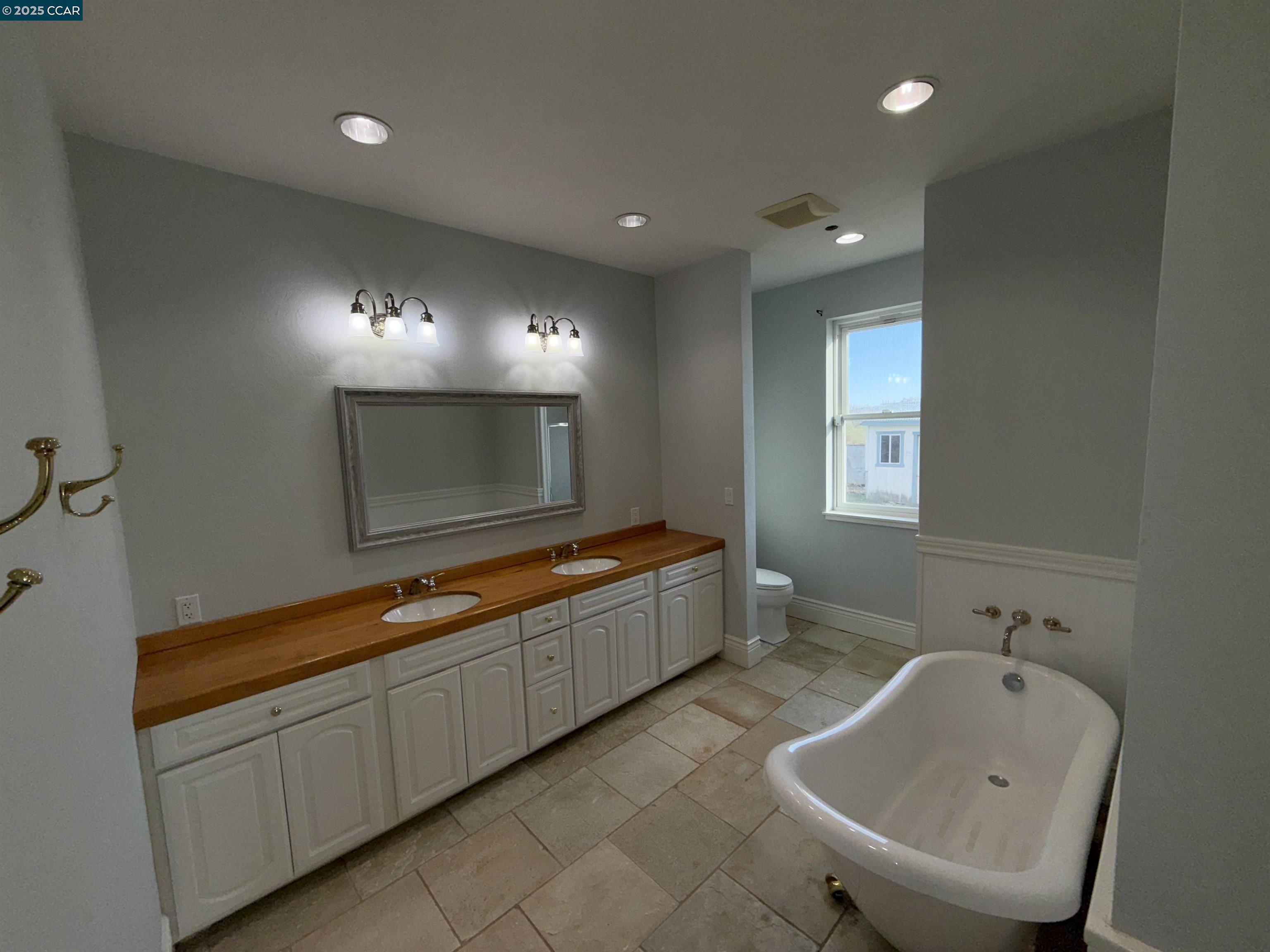 Detail Gallery Image 12 of 22 For 14051 State Highway 4, Byron,  CA 94505 - 4 Beds | 2/1 Baths