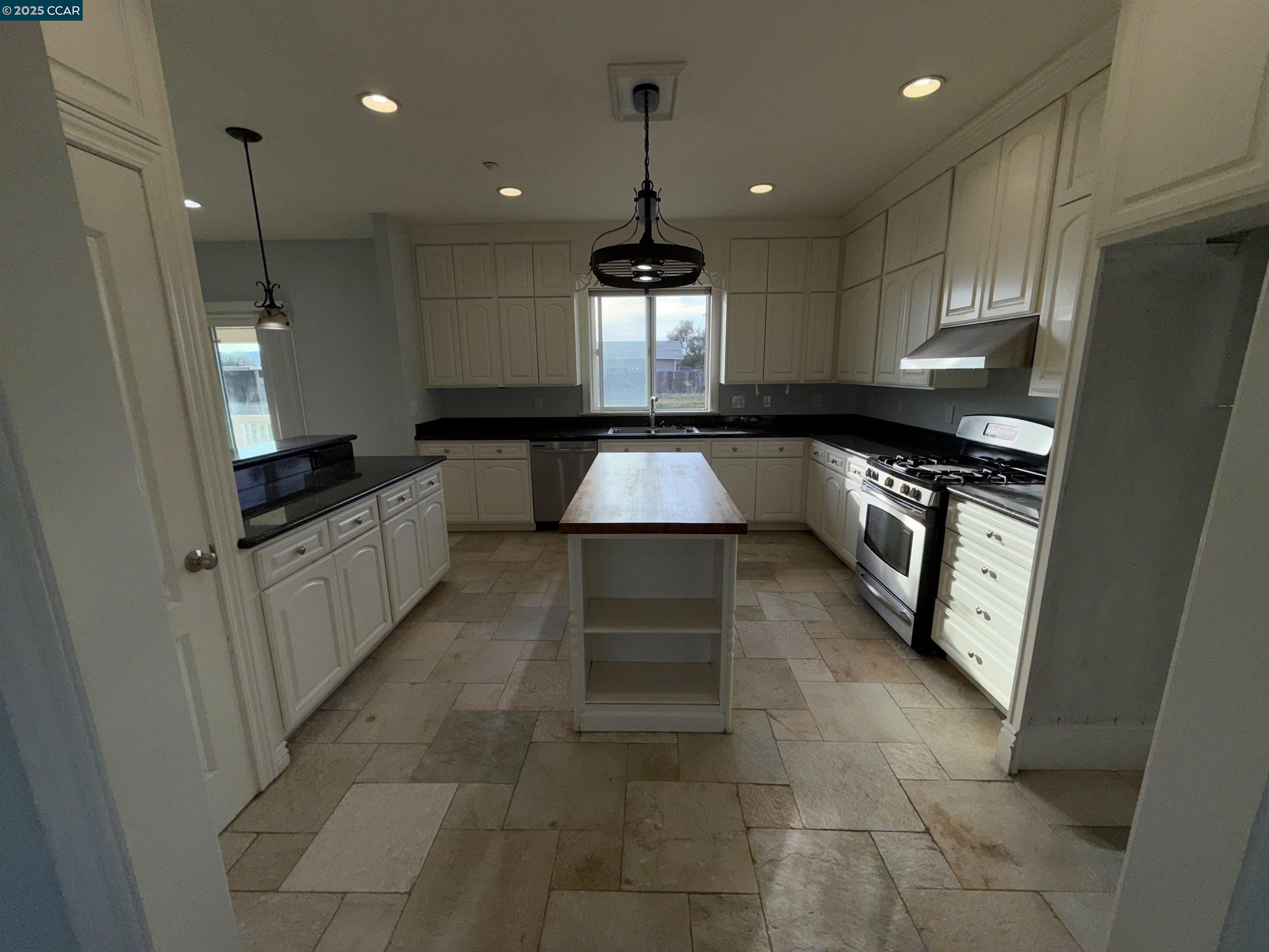 Detail Gallery Image 3 of 22 For 14051 State Highway 4, Byron,  CA 94505 - 4 Beds | 2/1 Baths