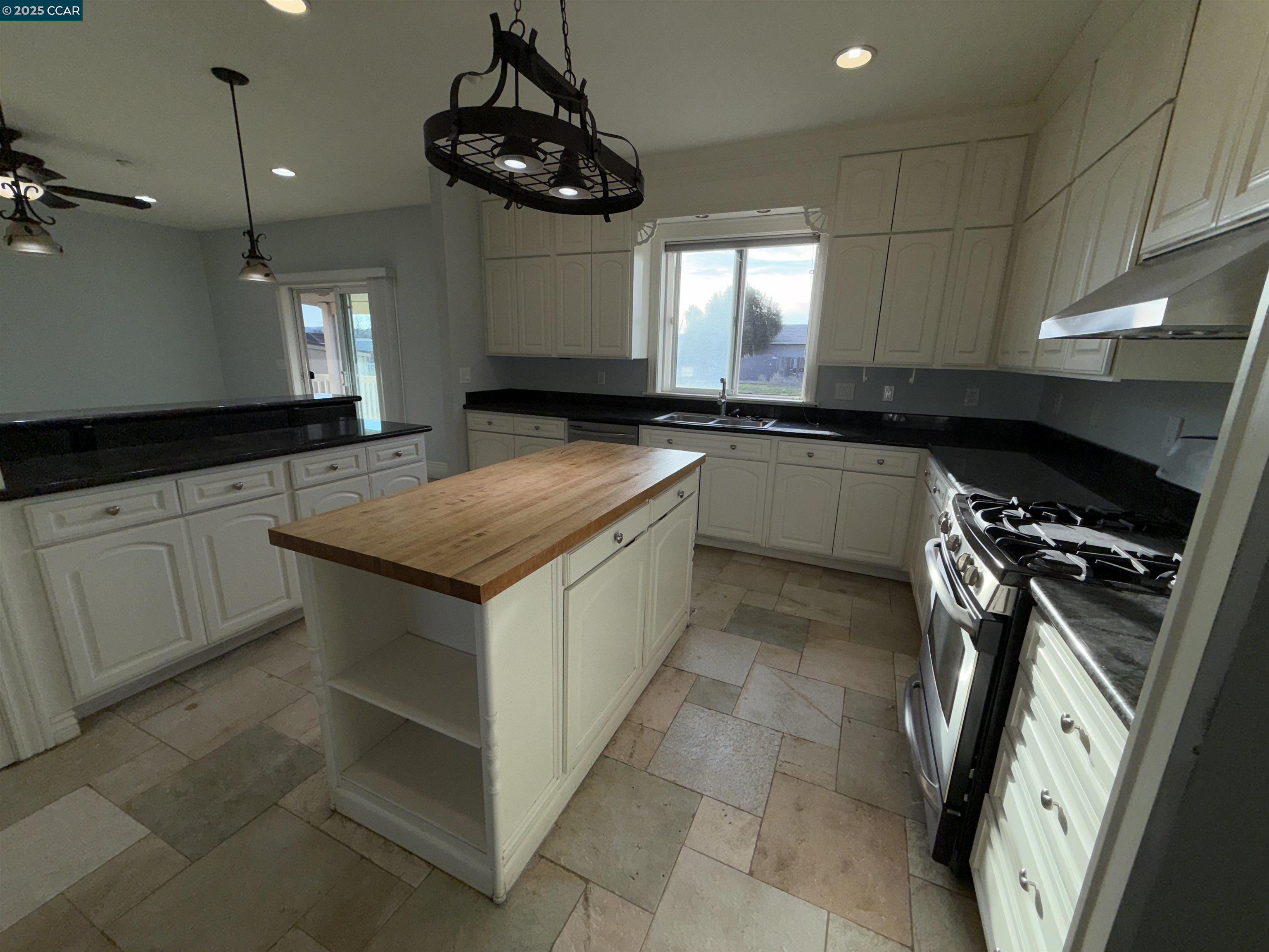 Detail Gallery Image 4 of 22 For 14051 State Highway 4, Byron,  CA 94505 - 4 Beds | 2/1 Baths