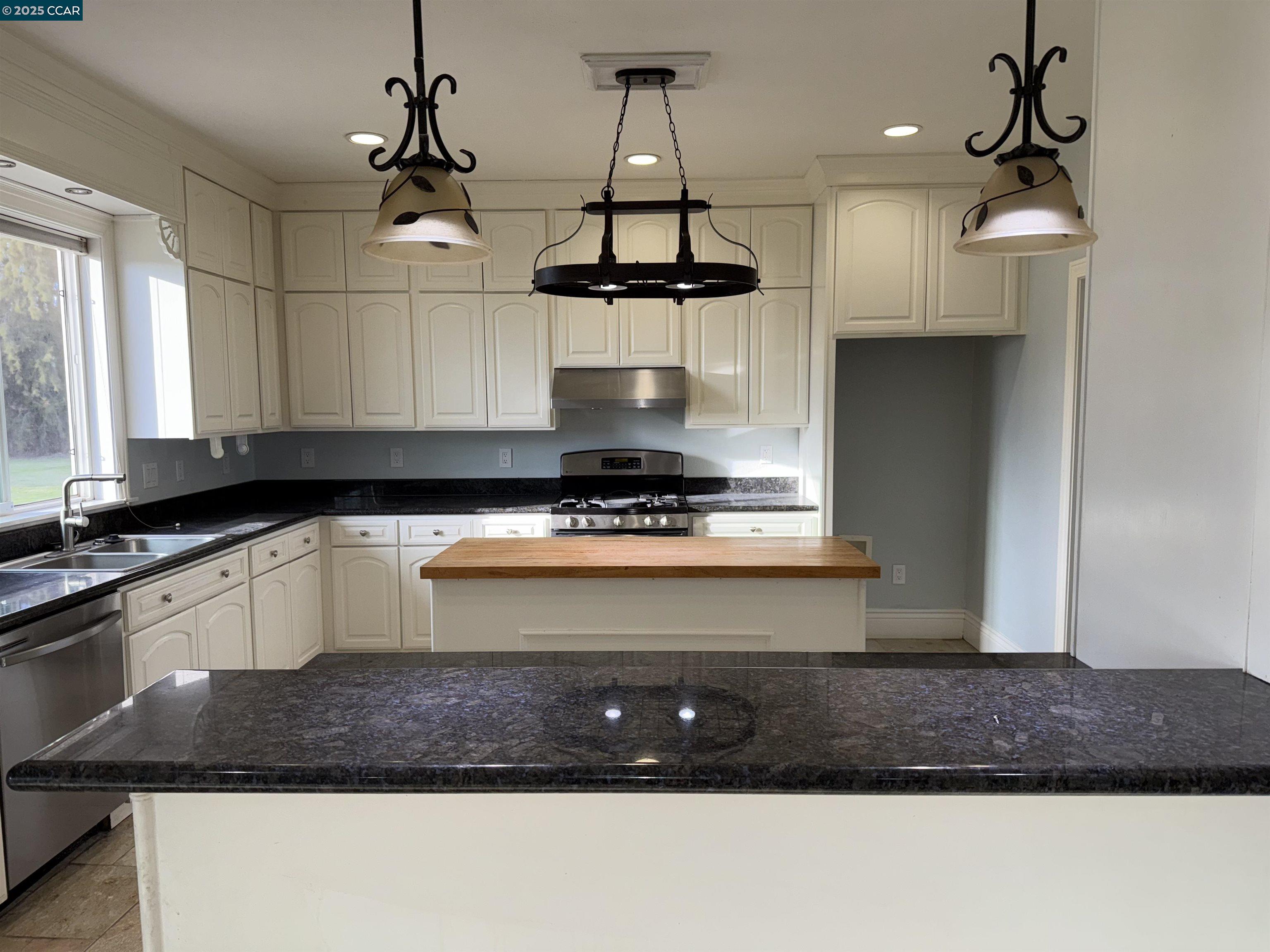 Detail Gallery Image 5 of 22 For 14051 State Highway 4, Byron,  CA 94505 - 4 Beds | 2/1 Baths