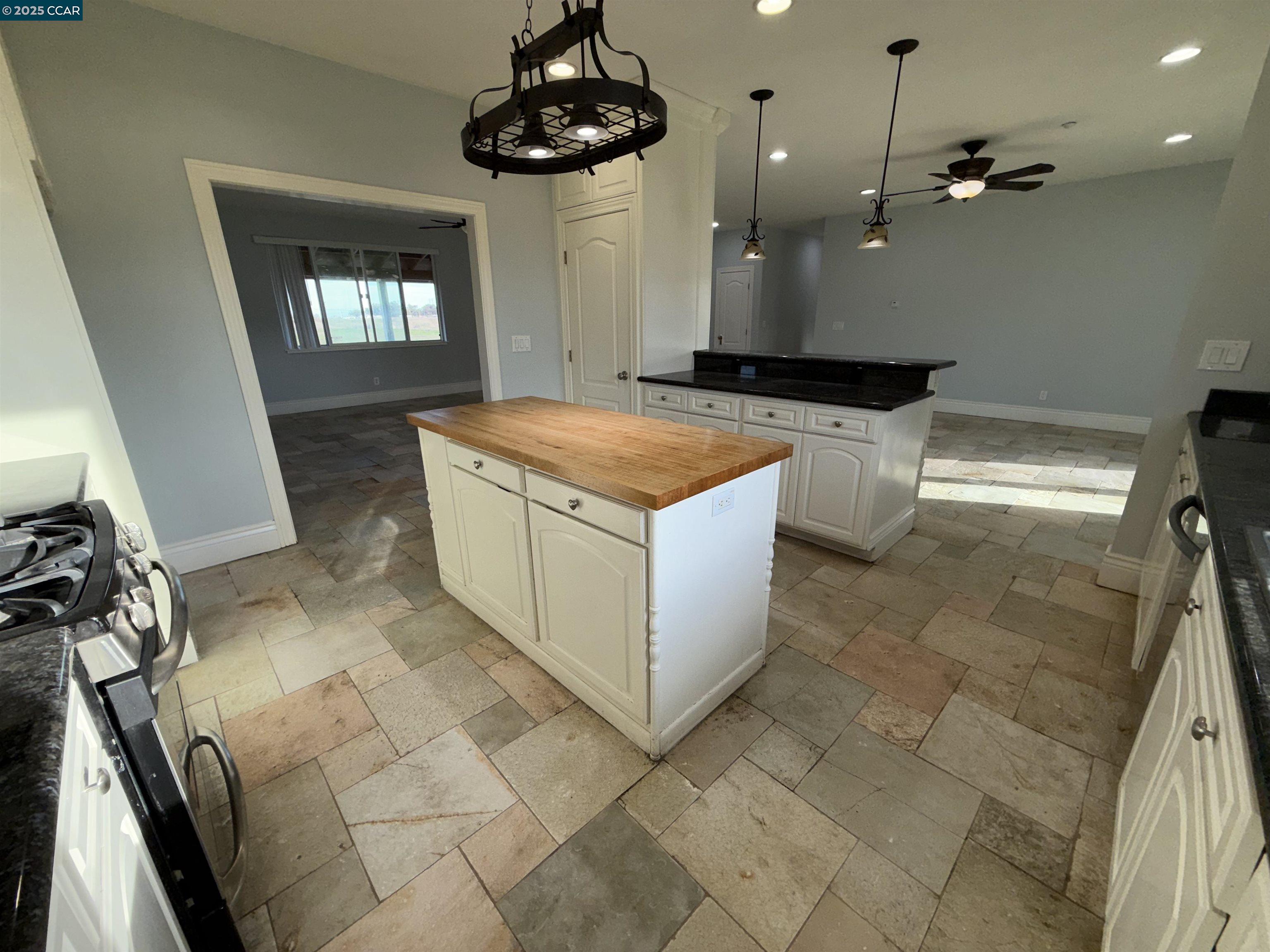 Detail Gallery Image 6 of 22 For 14051 State Highway 4, Byron,  CA 94505 - 4 Beds | 2/1 Baths