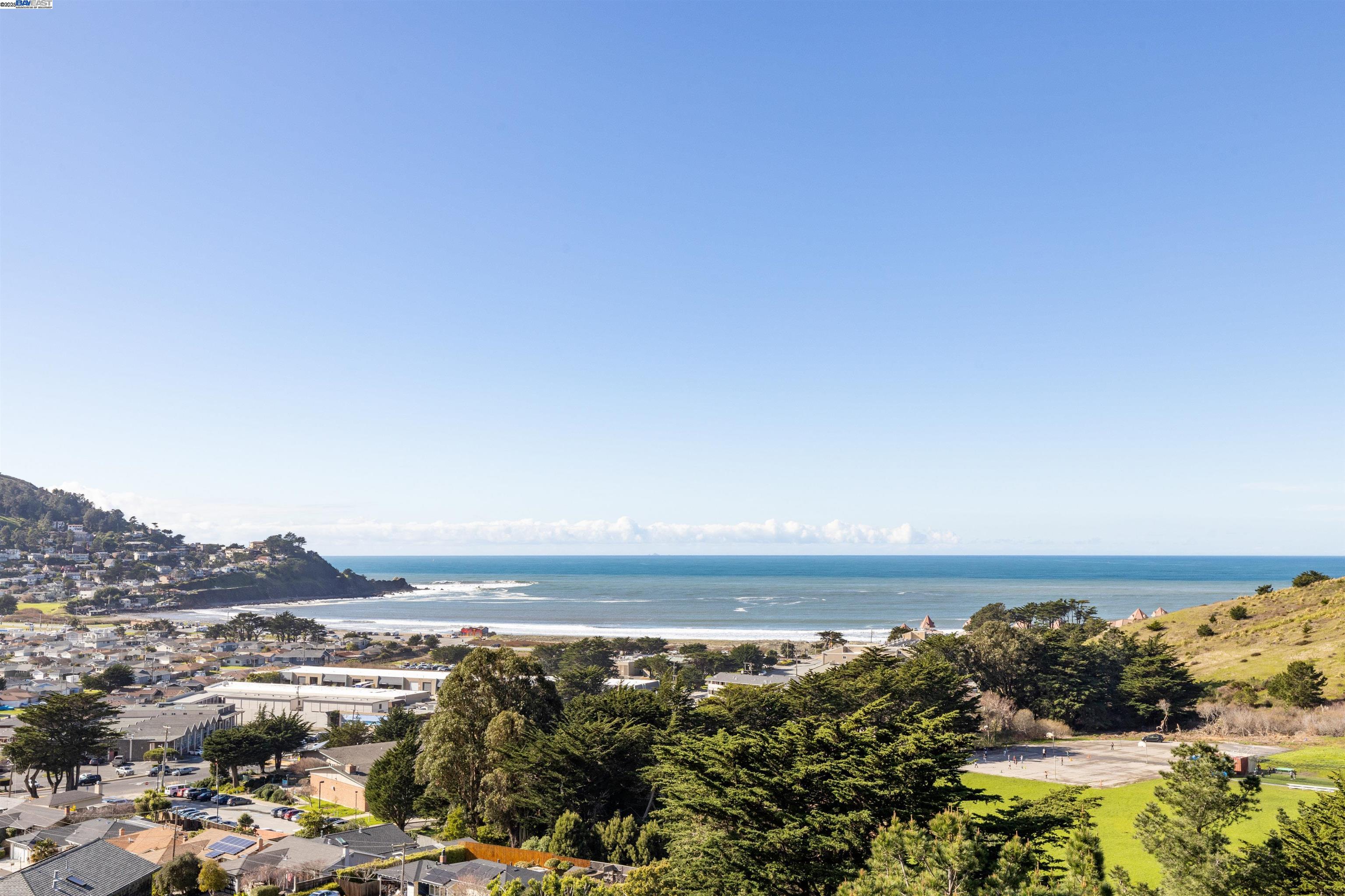 Detail Gallery Image 12 of 60 For 674 Corona Dr, Pacifica,  CA 94044 - 5 Beds | 5/2 Baths