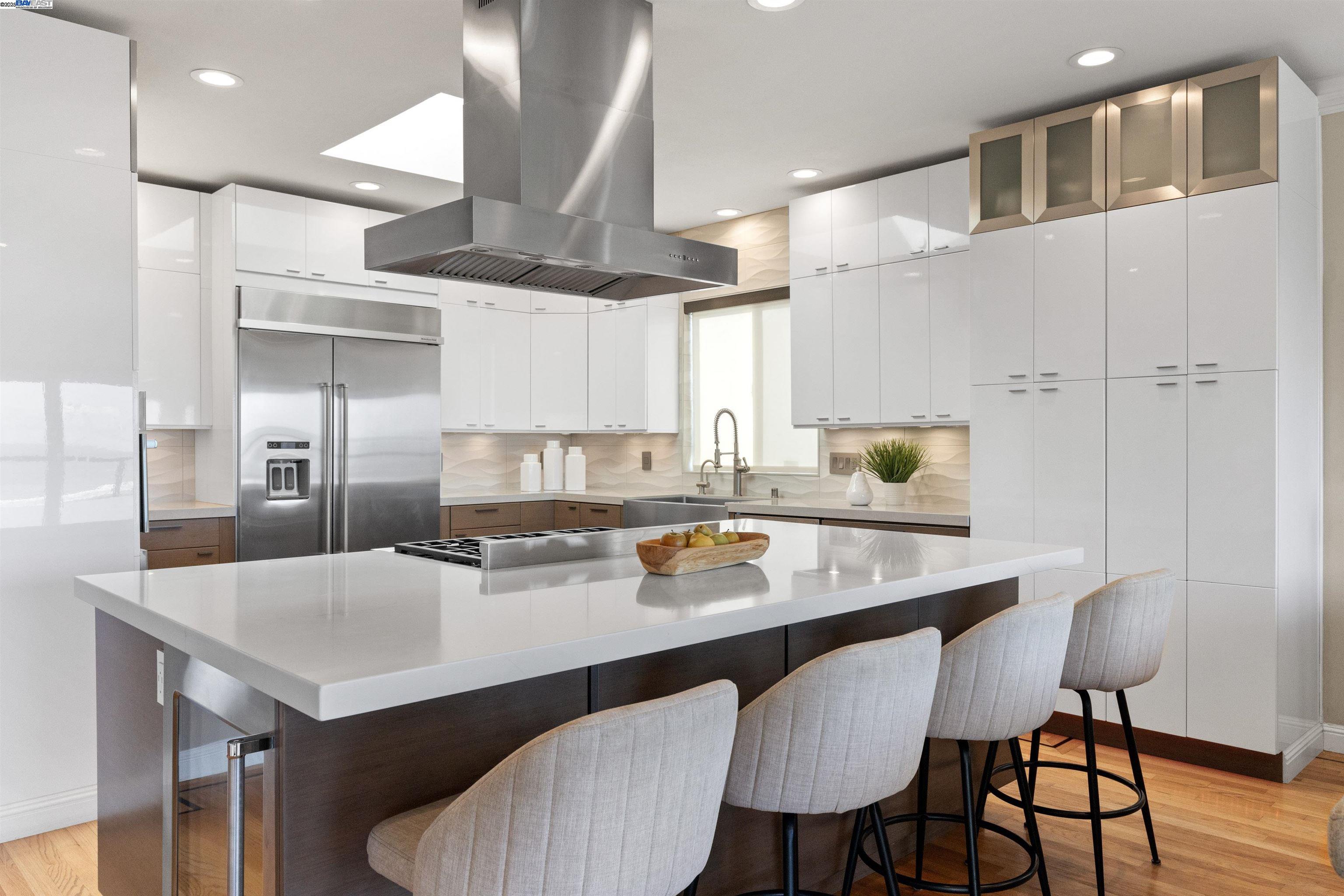 Detail Gallery Image 15 of 60 For 674 Corona Dr, Pacifica,  CA 94044 - 5 Beds | 5/2 Baths