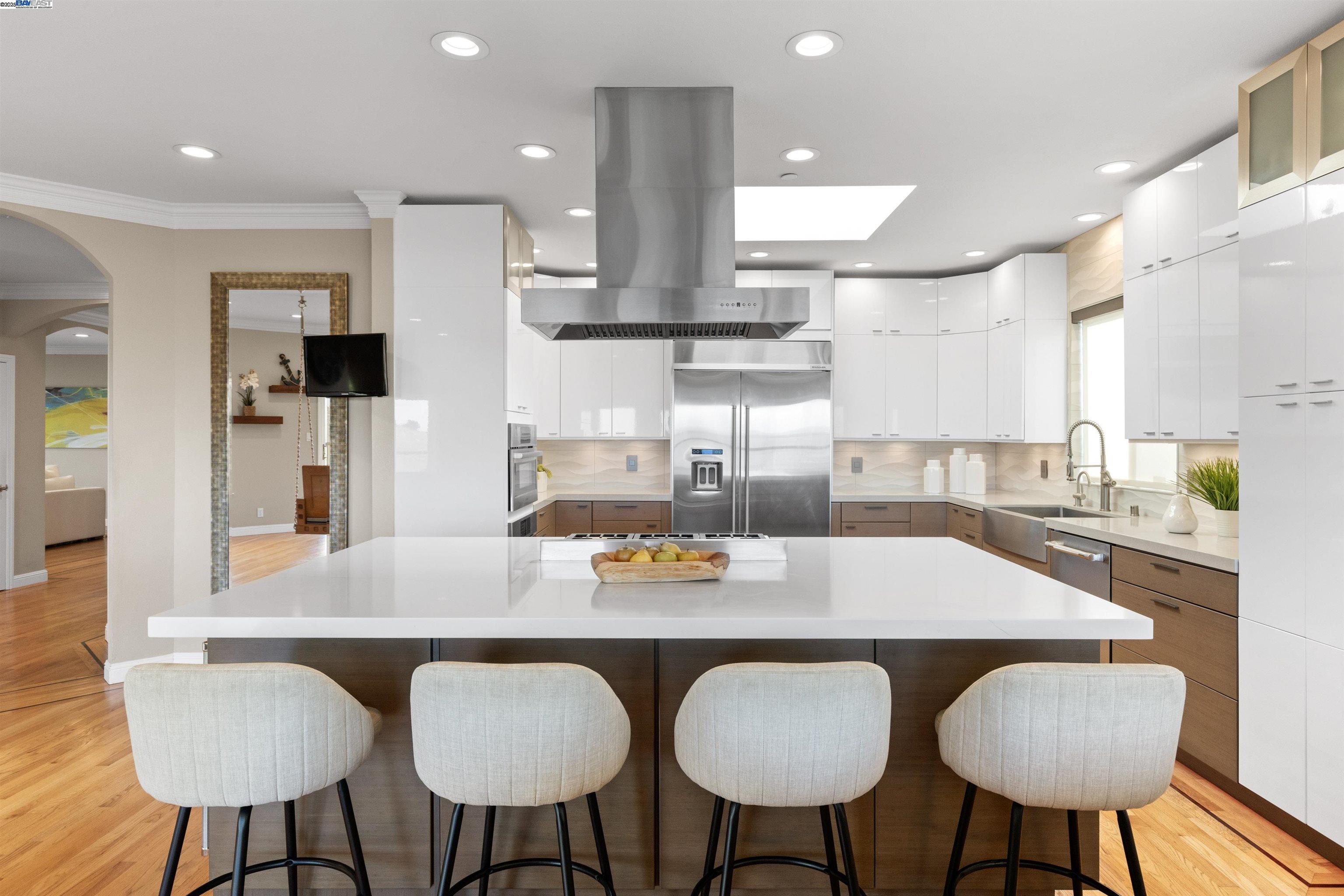 Detail Gallery Image 16 of 60 For 674 Corona Dr, Pacifica,  CA 94044 - 5 Beds | 5/2 Baths