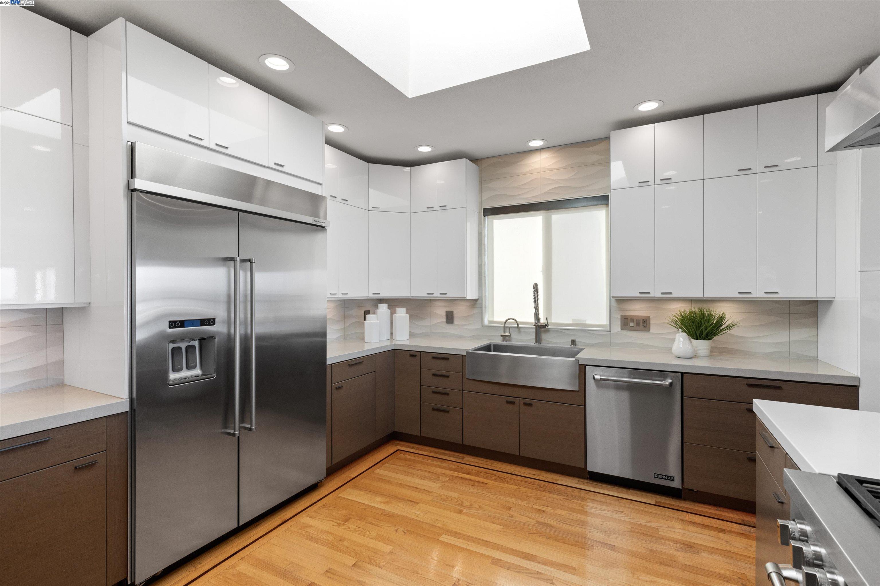 Detail Gallery Image 17 of 60 For 674 Corona Dr, Pacifica,  CA 94044 - 5 Beds | 5/2 Baths