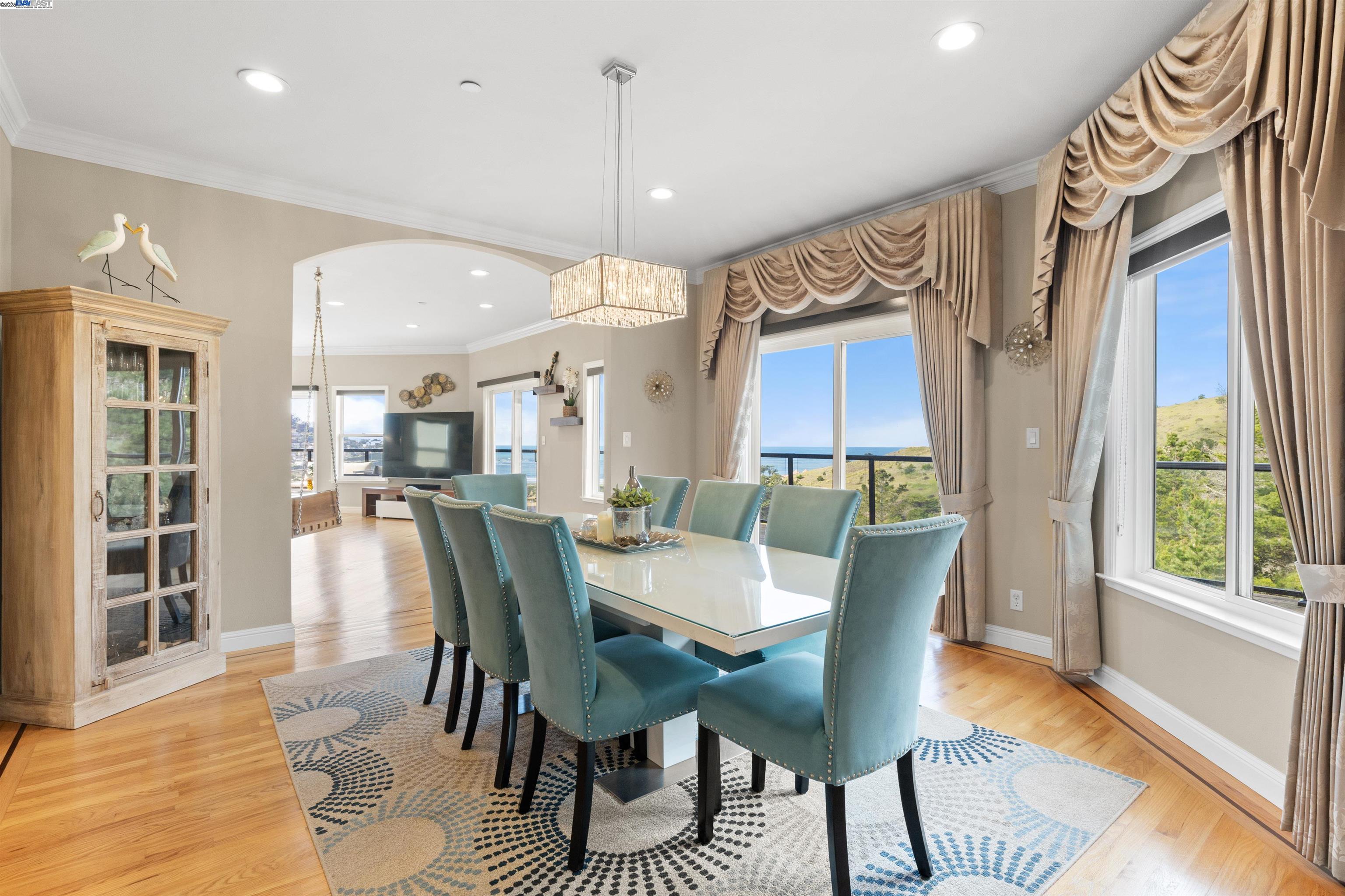 Detail Gallery Image 22 of 60 For 674 Corona Dr, Pacifica,  CA 94044 - 5 Beds | 5/2 Baths
