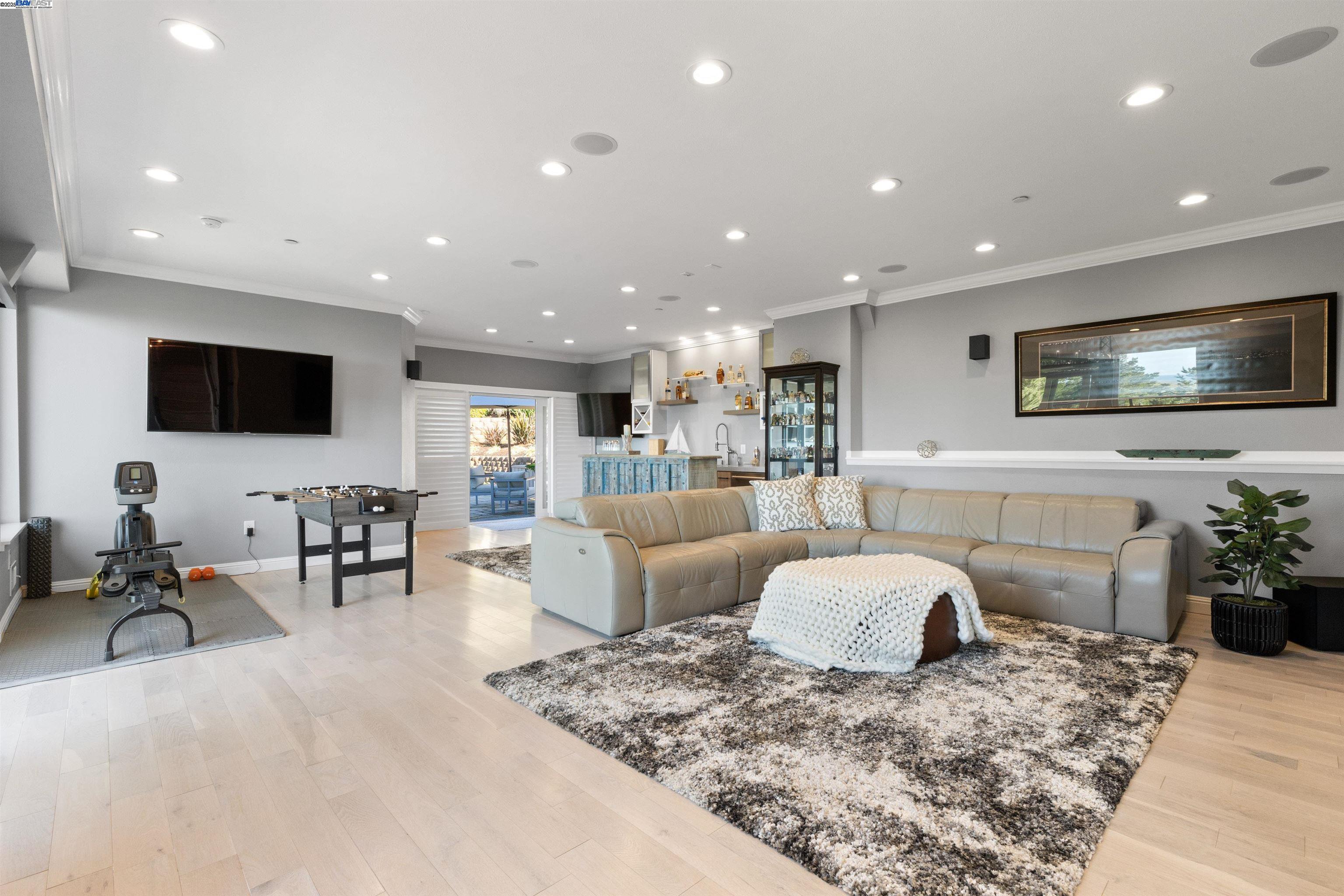 Detail Gallery Image 50 of 60 For 674 Corona Dr, Pacifica,  CA 94044 - 5 Beds | 5/2 Baths