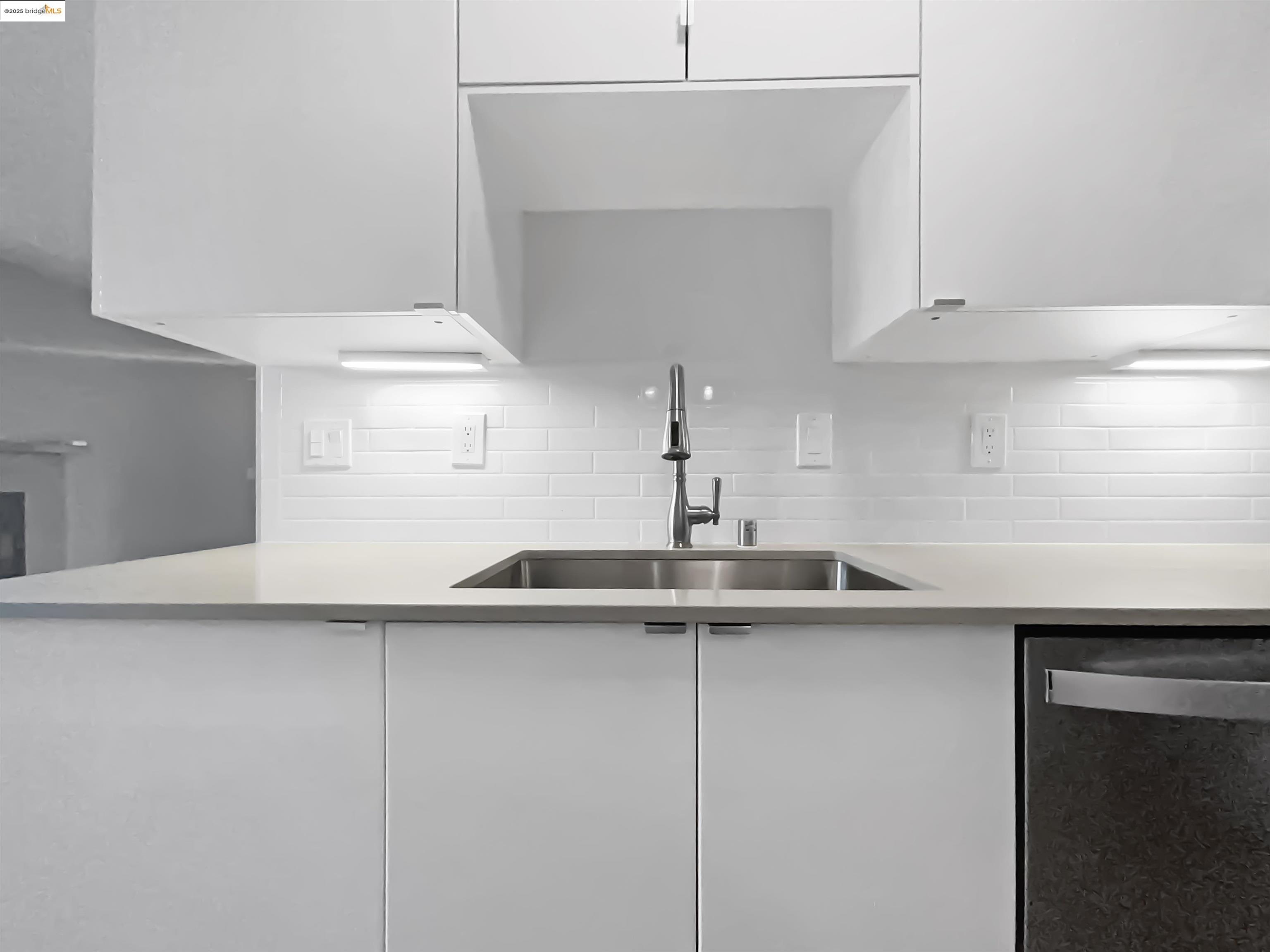 Detail Gallery Image 13 of 50 For 33 Shoreline Ct, Richmond,  CA 94804 - 2 Beds | 1 Baths
