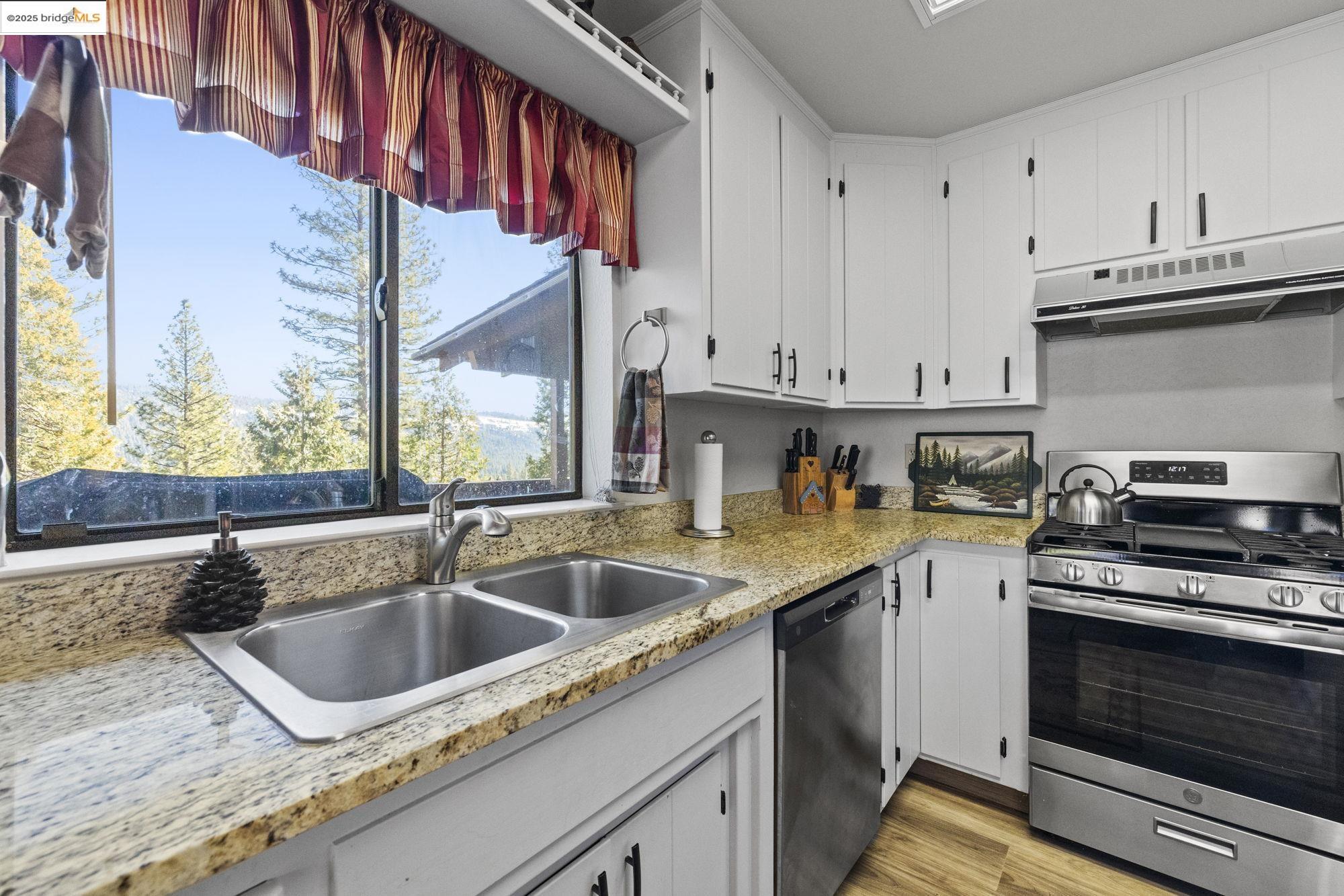 Detail Gallery Image 9 of 51 For 29803 Mono Trl, Cold Springs,  CA 95335 - 4 Beds | 3 Baths