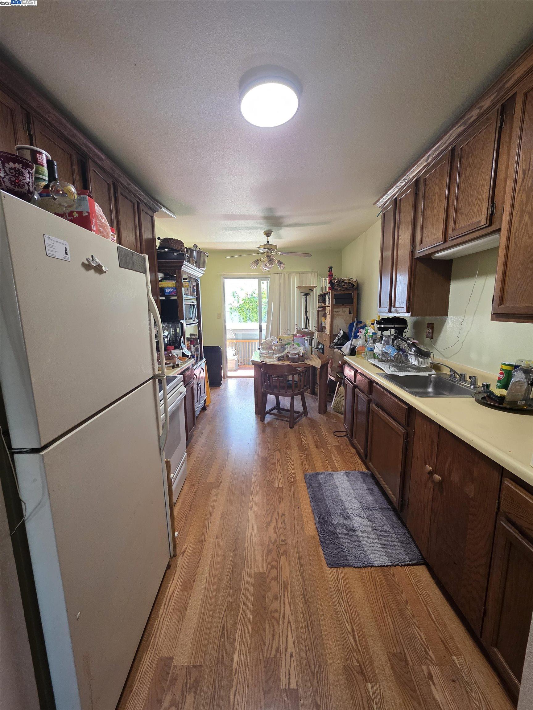 Detail Gallery Image 3 of 14 For 44 Oak Avenue, South San Francisco,  CA 94080 - 2 Beds | 1 Baths