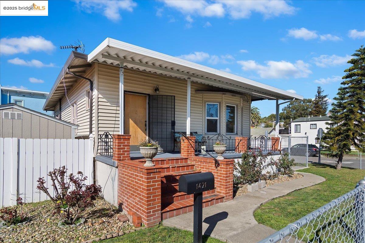 Detail Gallery Image 1 of 1 For 1421 Sacramento St, Vallejo,  CA 94590 - 2 Beds | 1 Baths