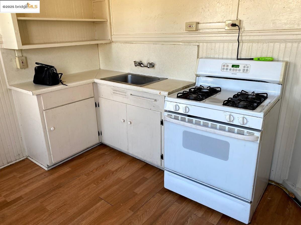 Detail Gallery Image 4 of 16 For 44 W. Acacia Street #4,  Stockton,  CA 95202 - 1 Beds | 1 Baths