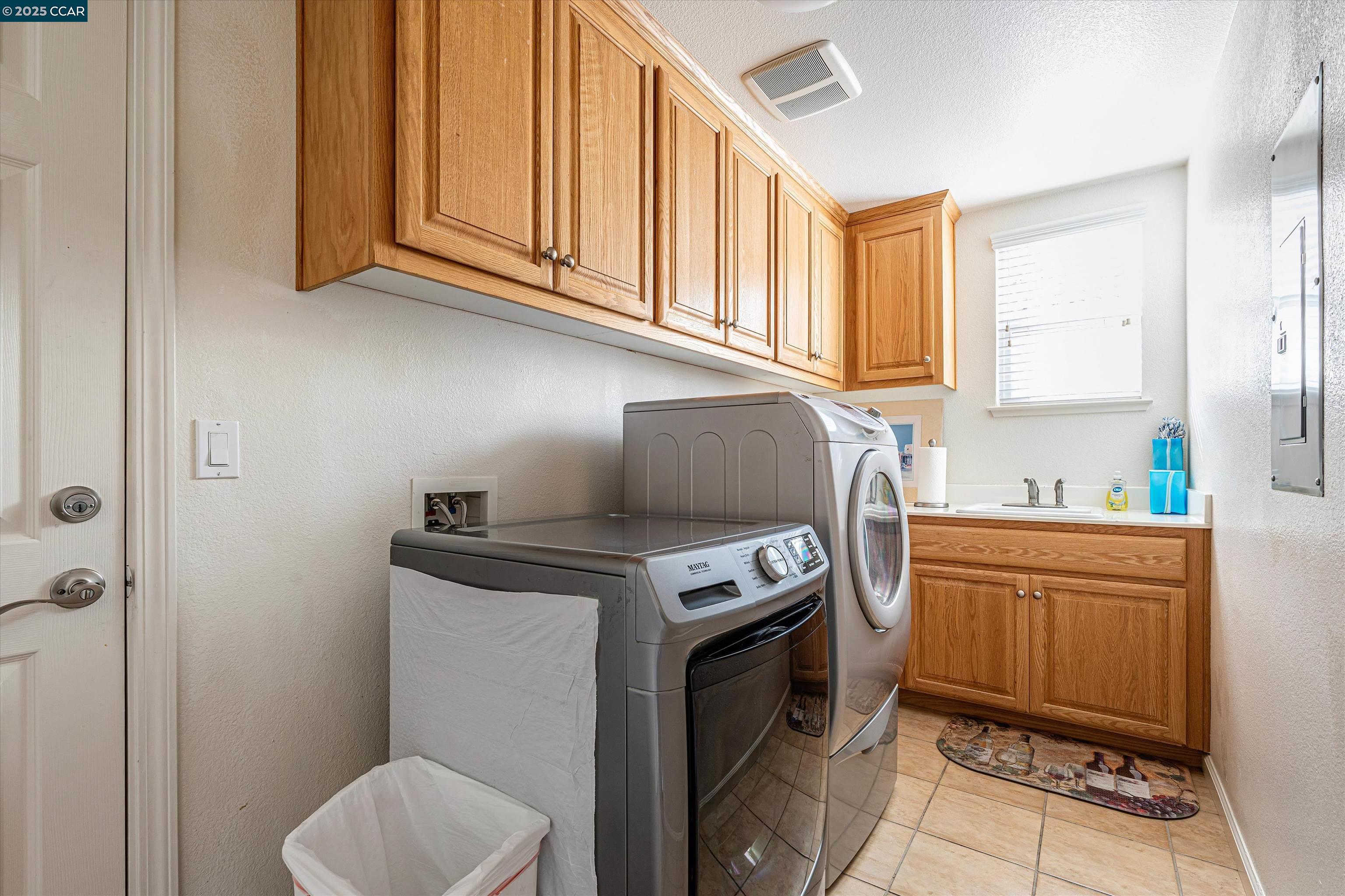 Detail Gallery Image 12 of 34 For 241 Bellflower Ct, Patterson,  CA 95363 - 5 Beds | 4 Baths