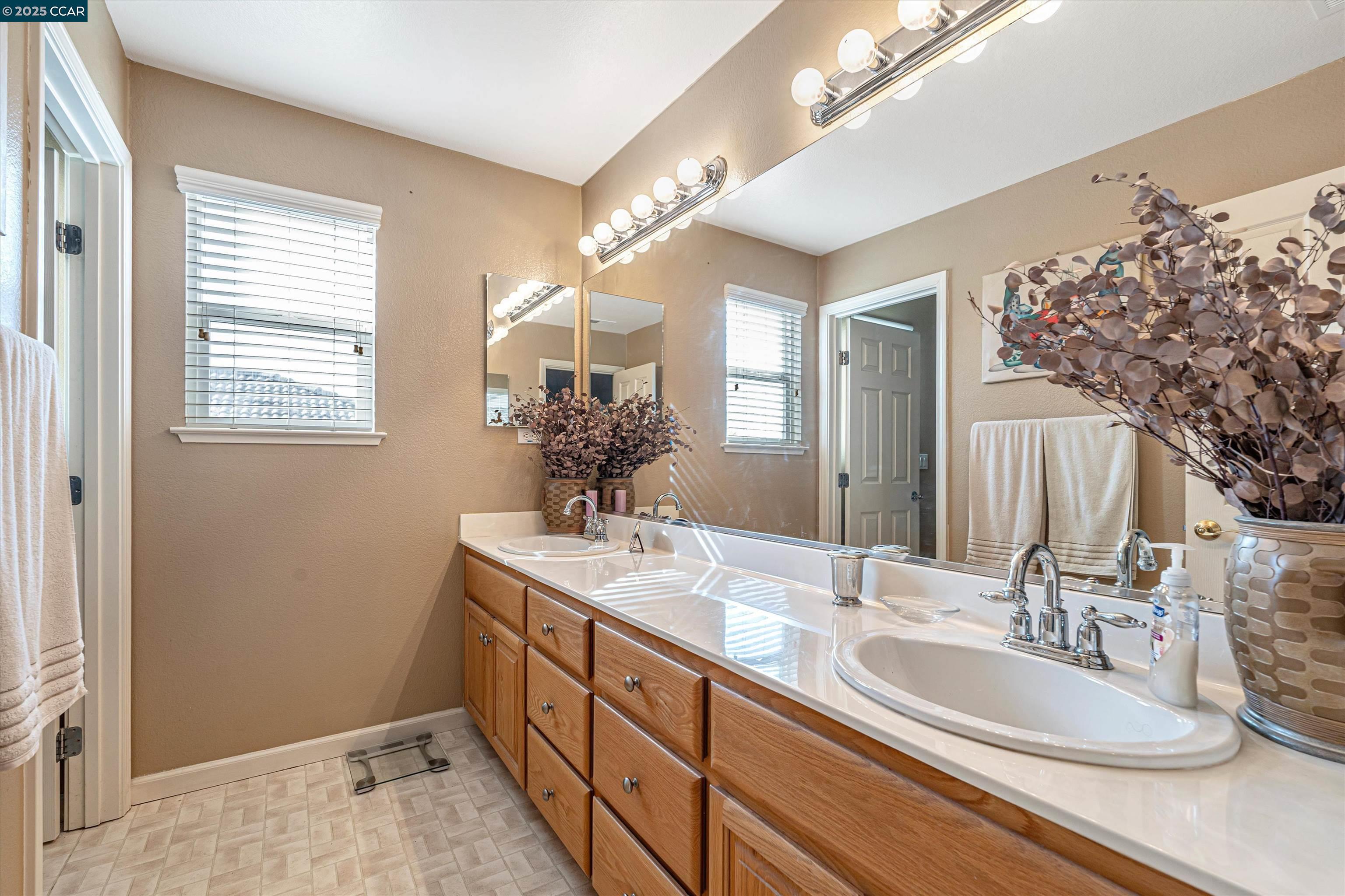 Detail Gallery Image 25 of 34 For 241 Bellflower Ct, Patterson,  CA 95363 - 5 Beds | 4 Baths