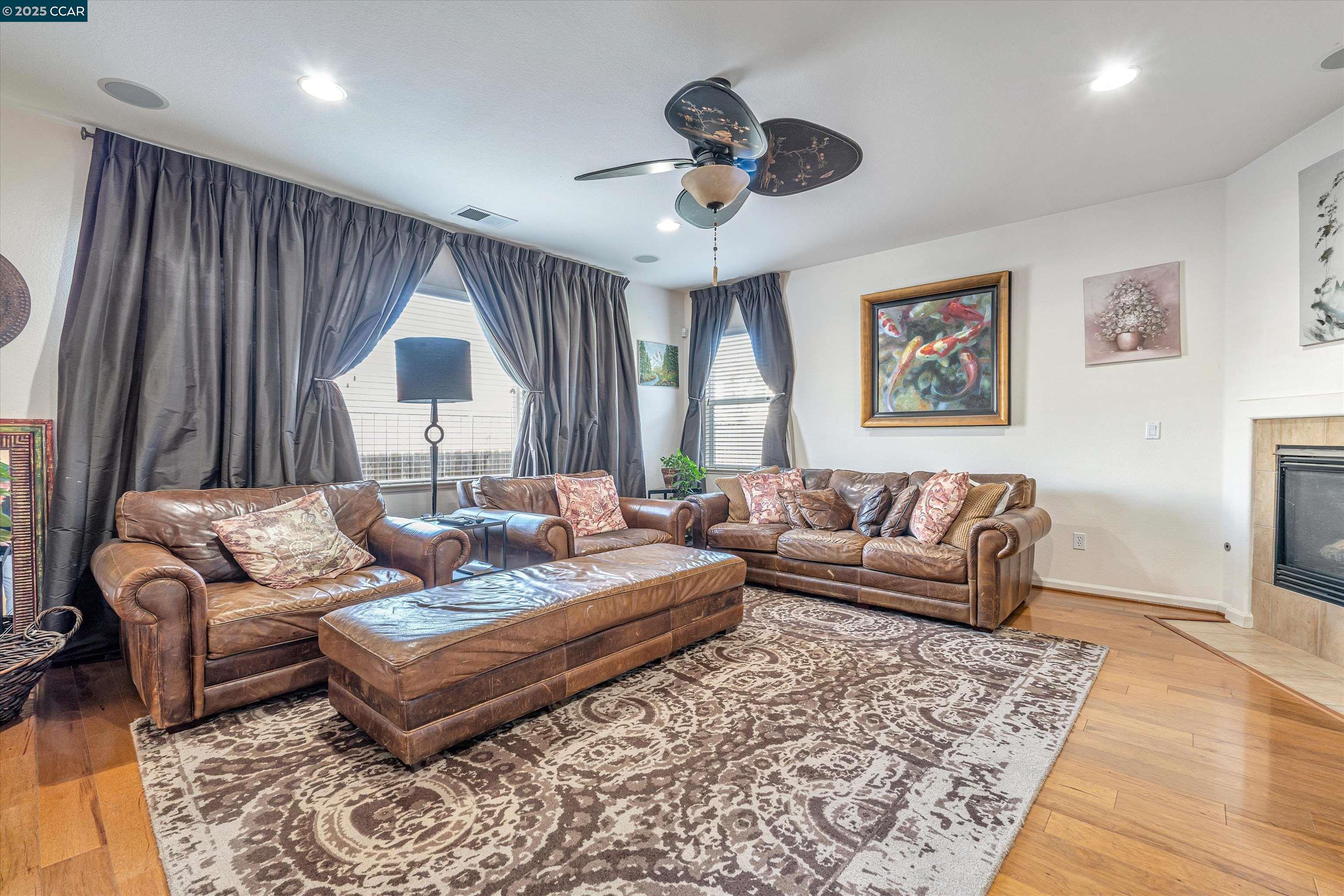 Detail Gallery Image 4 of 34 For 241 Bellflower Ct, Patterson,  CA 95363 - 5 Beds | 4 Baths