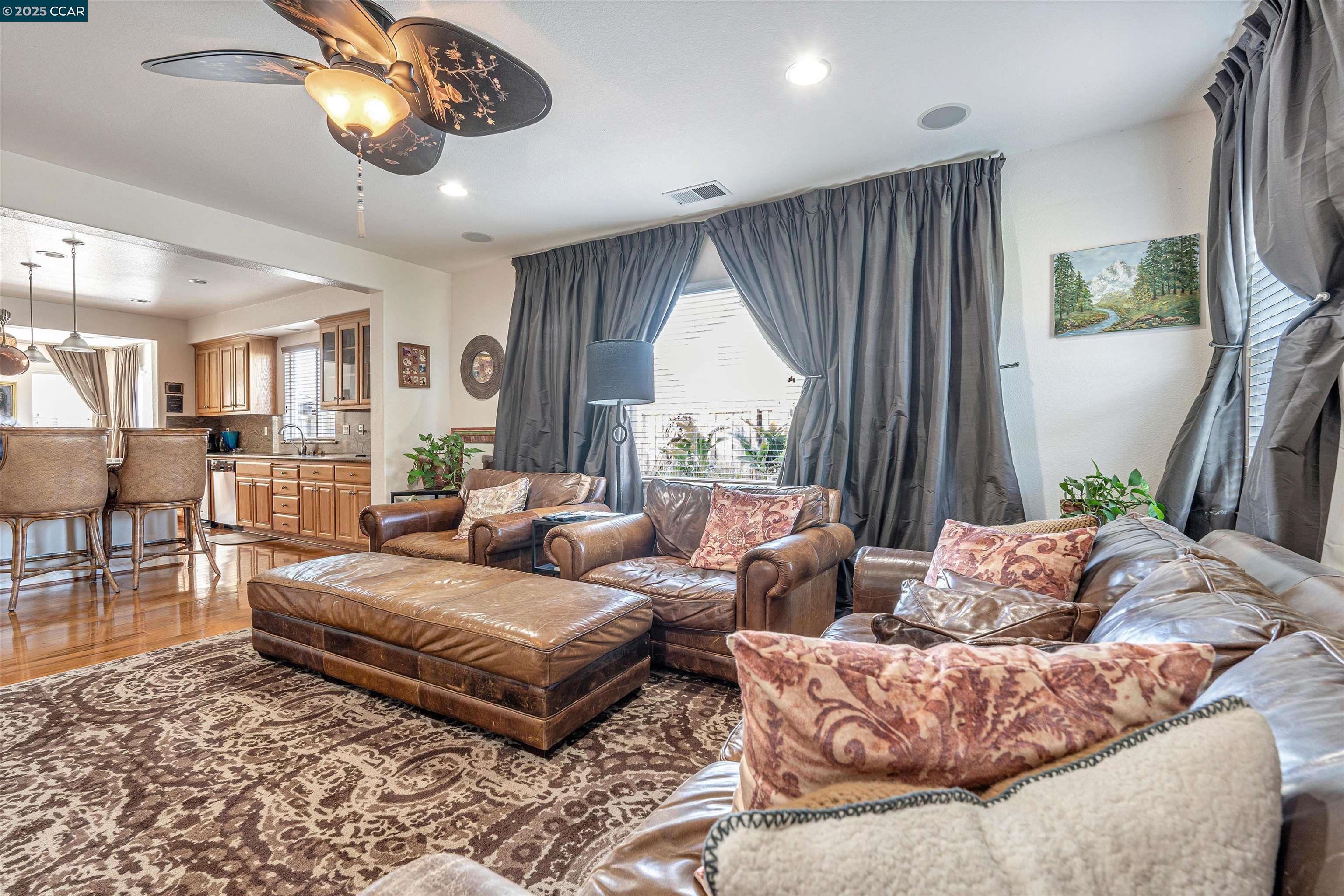 Detail Gallery Image 5 of 34 For 241 Bellflower Ct, Patterson,  CA 95363 - 5 Beds | 4 Baths