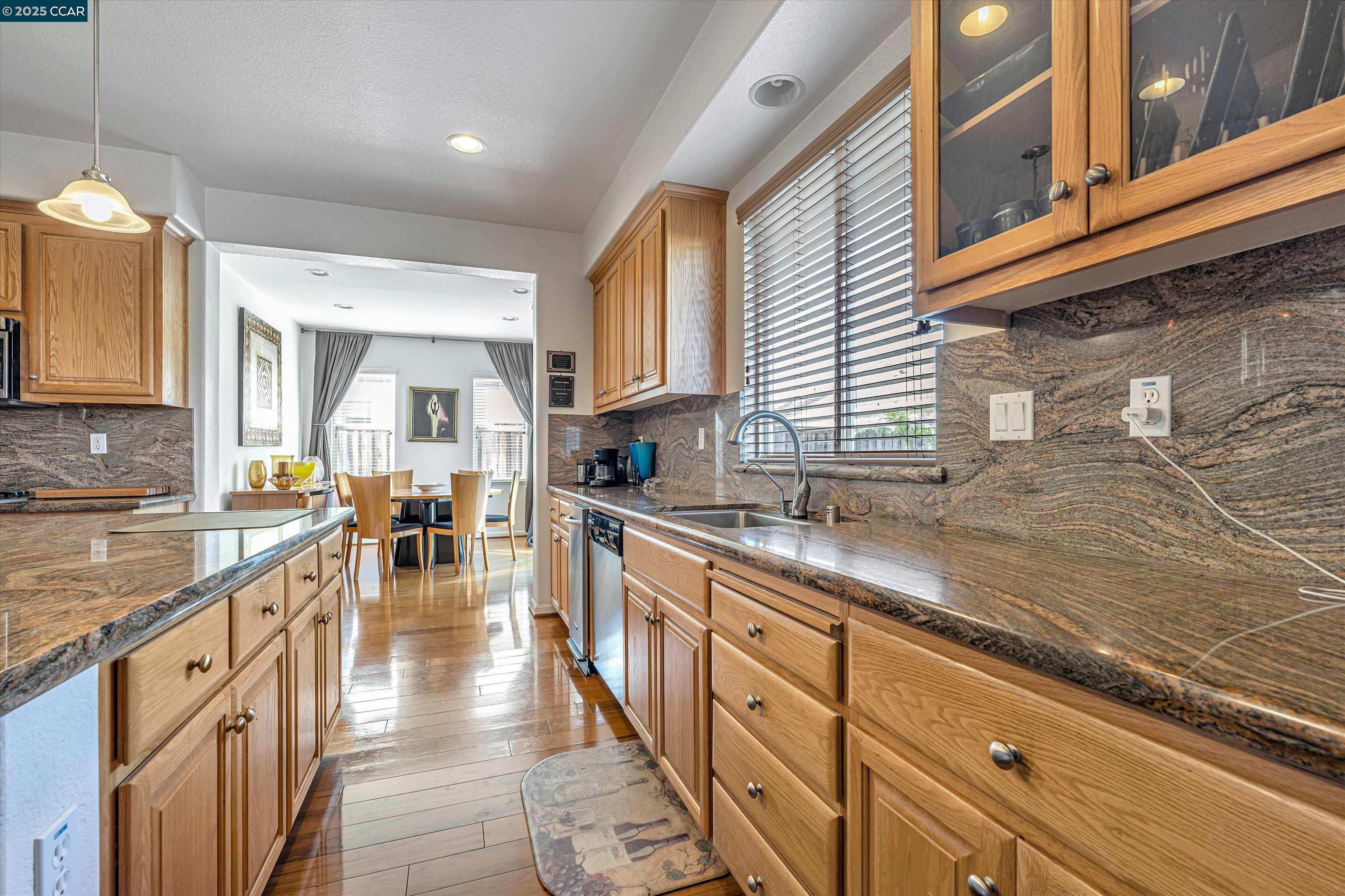 Detail Gallery Image 9 of 34 For 241 Bellflower Ct, Patterson,  CA 95363 - 5 Beds | 4 Baths