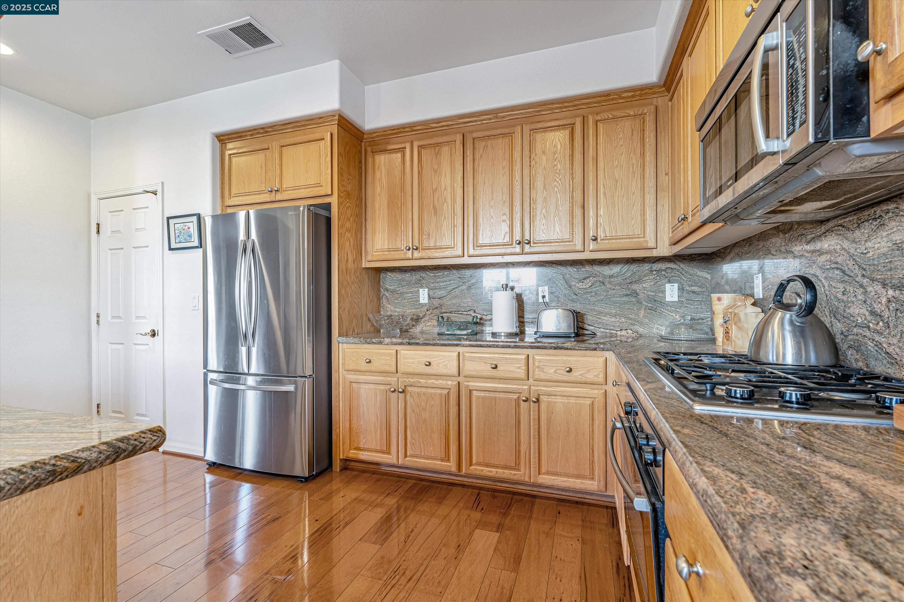 Detail Gallery Image 10 of 34 For 241 Bellflower Ct, Patterson,  CA 95363 - 5 Beds | 4 Baths