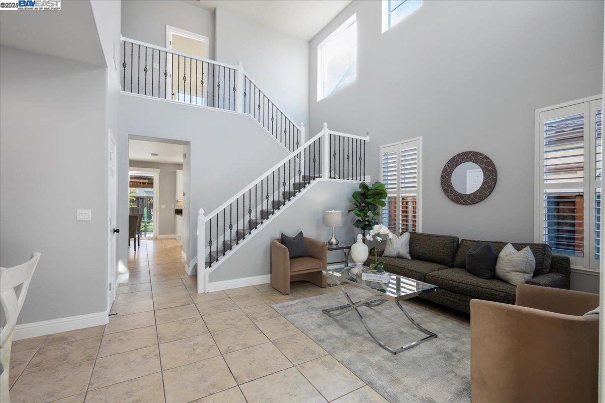 Detail Gallery Image 2 of 46 For 558 Millpond Ave, Lathrop,  CA 95330 - 4 Beds | 2/1 Baths