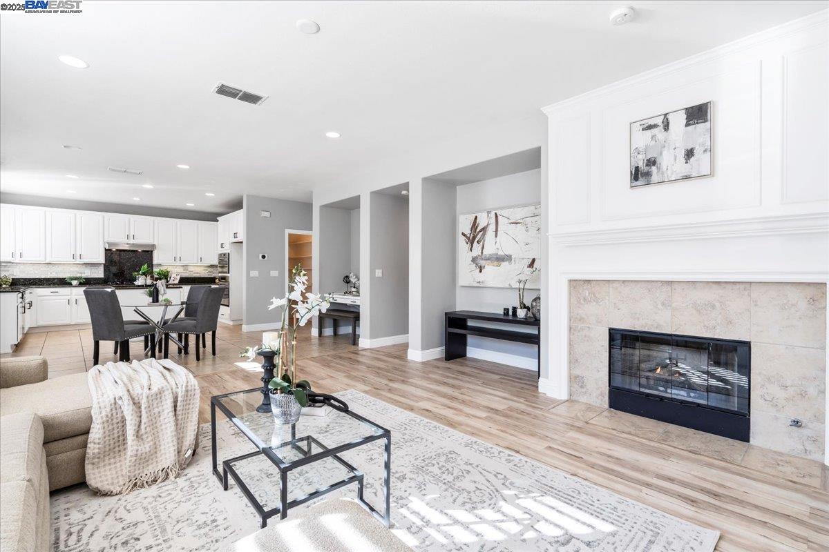 Detail Gallery Image 9 of 46 For 558 Millpond Ave, Lathrop,  CA 95330 - 4 Beds | 2/1 Baths