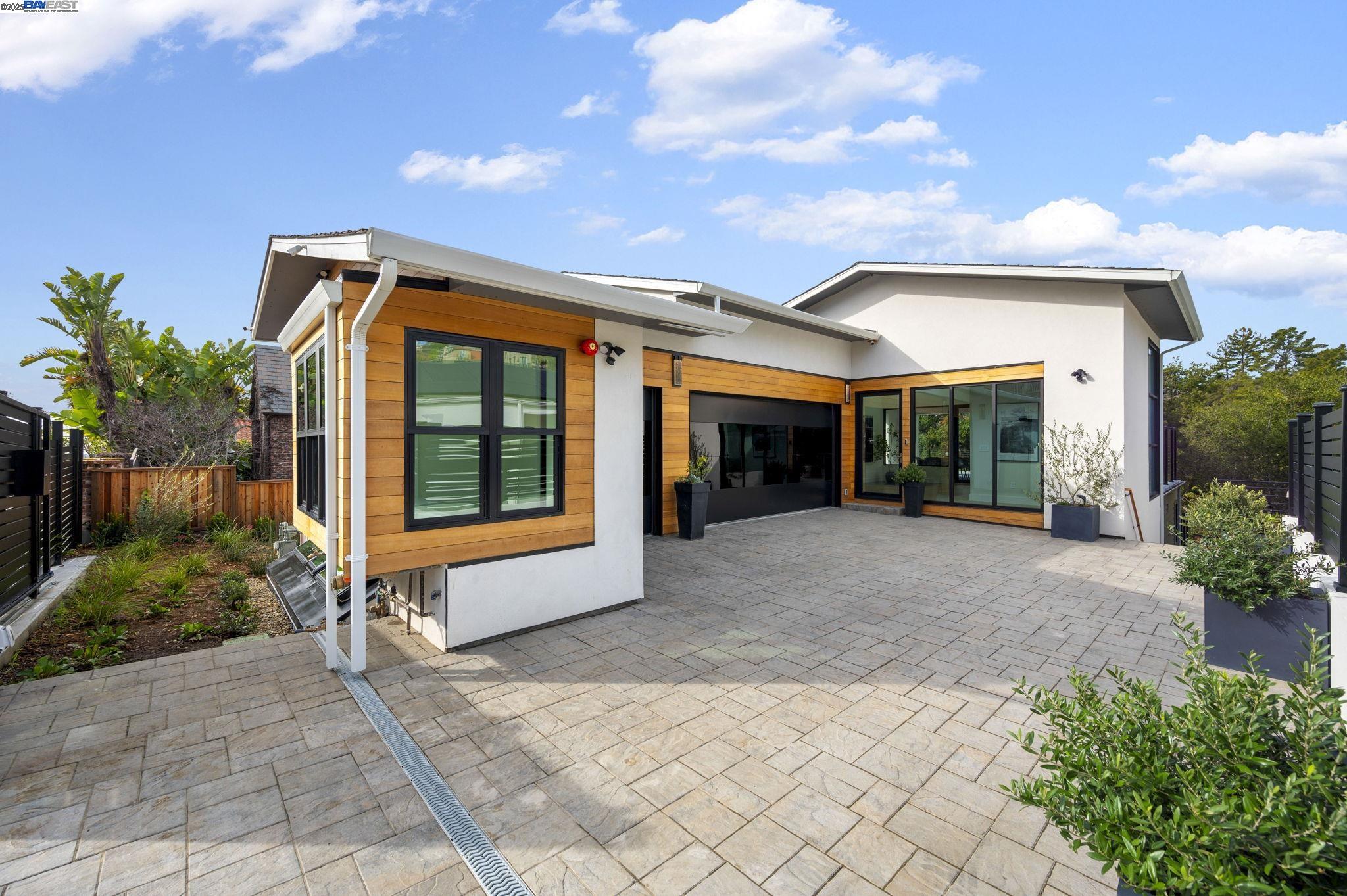 5883 Margarido Dr, Oakland, California 94618, 5 Bedrooms Bedrooms, 10 Rooms Rooms,5 BathroomsBathrooms,Residential,For Sale,5883 Margarido Dr,41086848