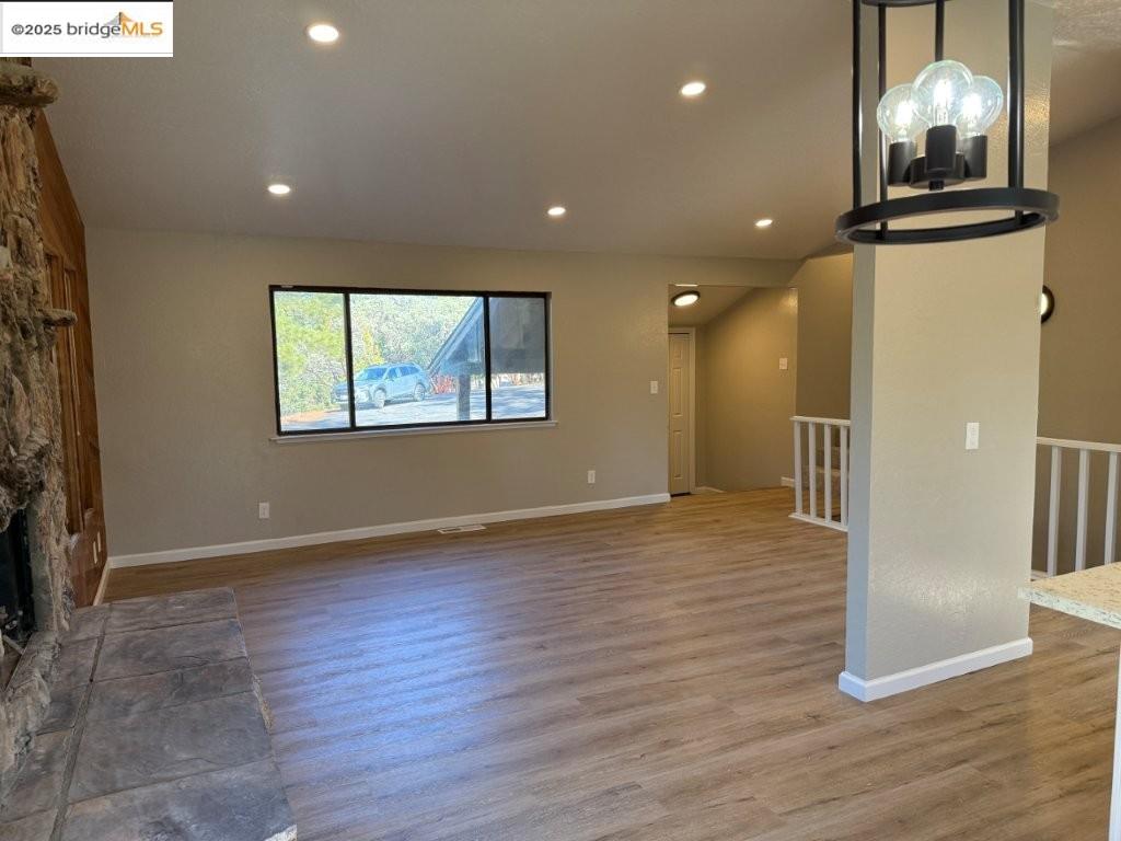 Detail Gallery Image 12 of 60 For 11987 Valenta Way, Groveland,  CA 95321 - 4 Beds | 3 Baths