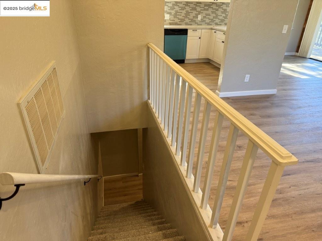 Detail Gallery Image 13 of 60 For 11987 Valenta Way, Groveland,  CA 95321 - 4 Beds | 3 Baths
