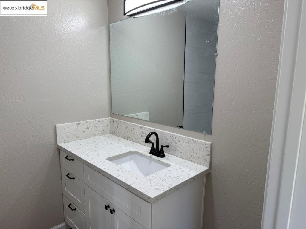Detail Gallery Image 16 of 60 For 11987 Valenta Way, Groveland,  CA 95321 - 4 Beds | 3 Baths