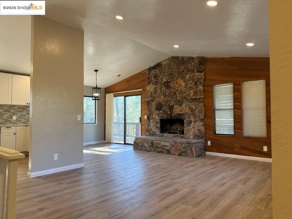 Detail Gallery Image 3 of 60 For 11987 Valenta Way, Groveland,  CA 95321 - 4 Beds | 3 Baths